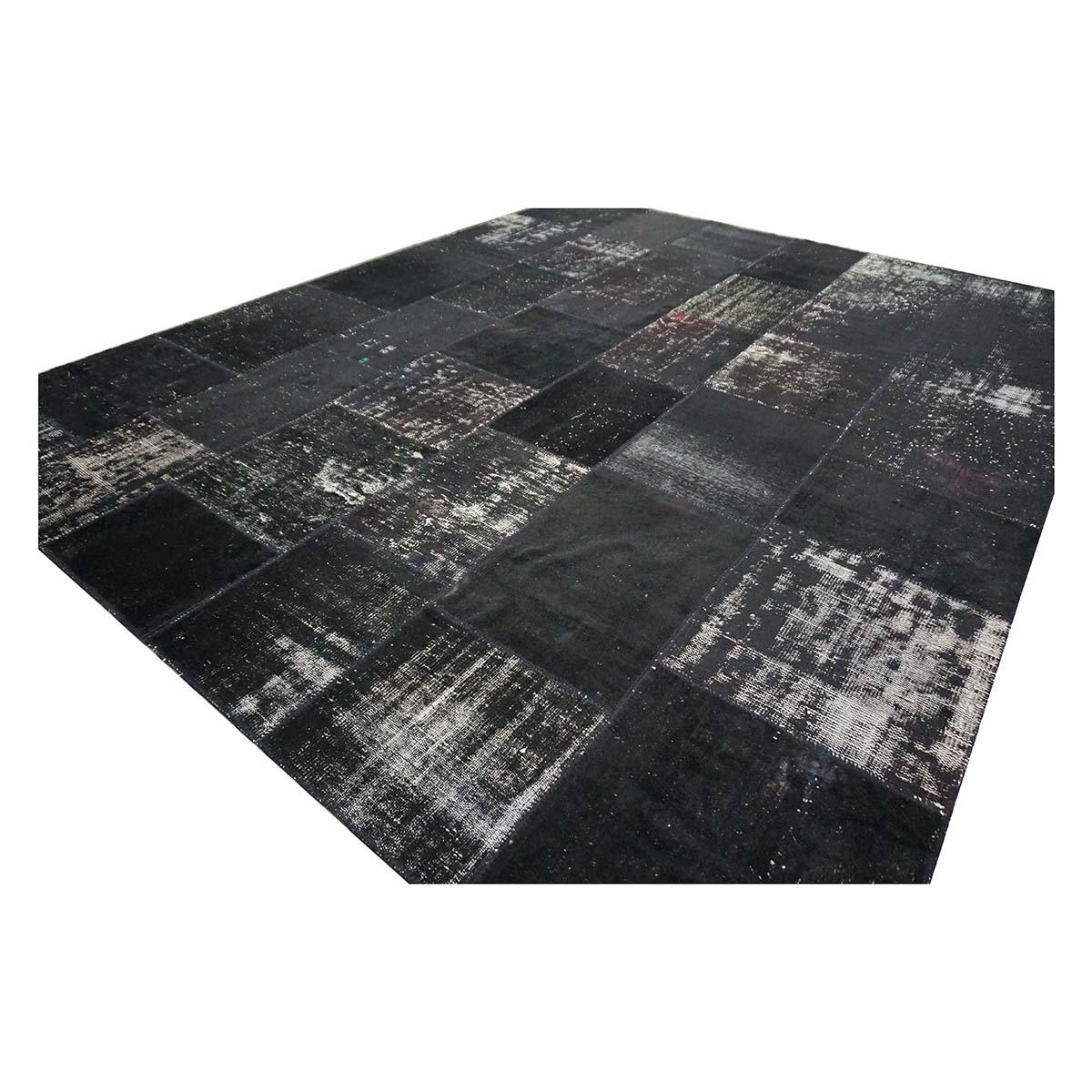 Türkischer moderner Patchwork-Teppich im Vintage-Stil 10x13 in Schwarz, handgefertigt, im Used-Look (Moderne) im Angebot