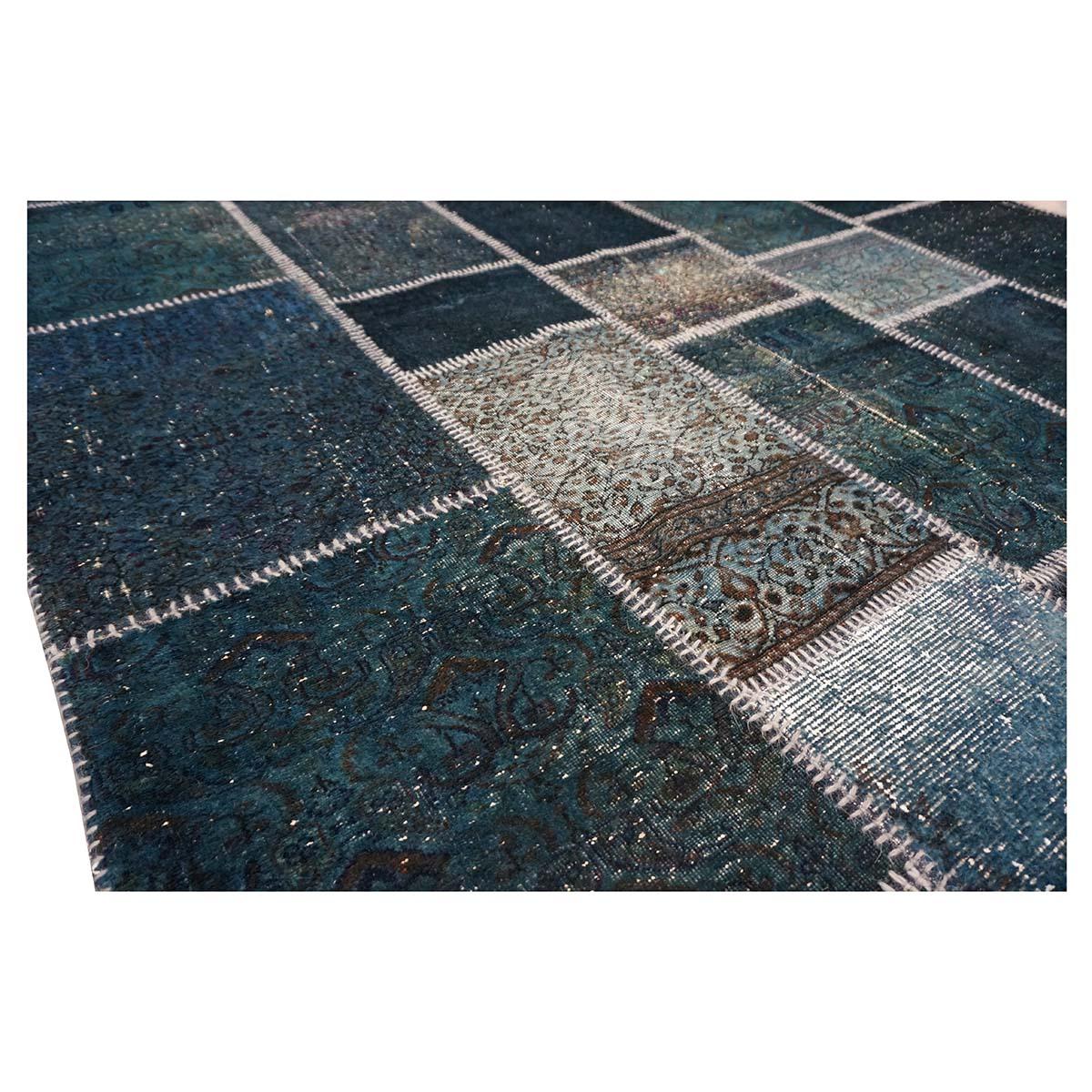 Türkischer moderner Patchwork-Teppich im Vintage-Stil 6x8 in Blau, handgefertigt, Distressed im Angebot 3