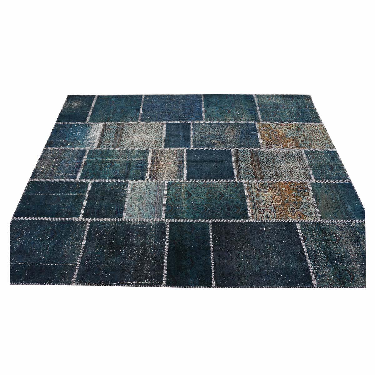 Türkischer moderner Patchwork-Teppich im Vintage-Stil 6x8 in Blau, handgefertigt, Distressed im Zustand „Gut“ im Angebot in Houston, TX