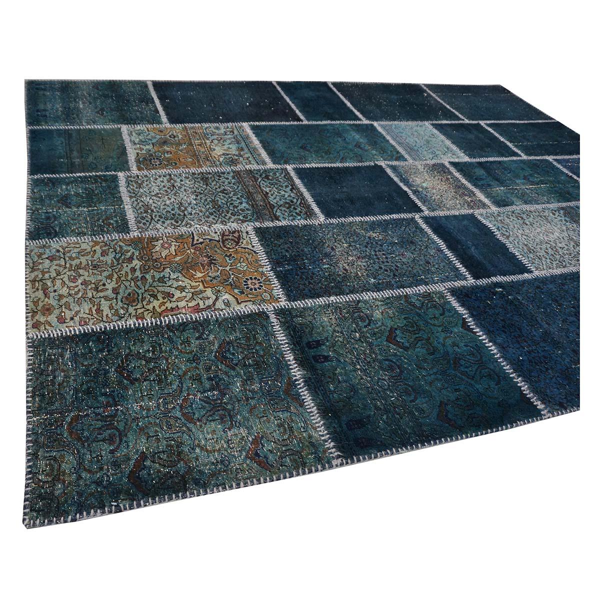 Türkischer moderner Patchwork-Teppich im Vintage-Stil 6x8 in Blau, handgefertigt, Distressed (Wolle) im Angebot