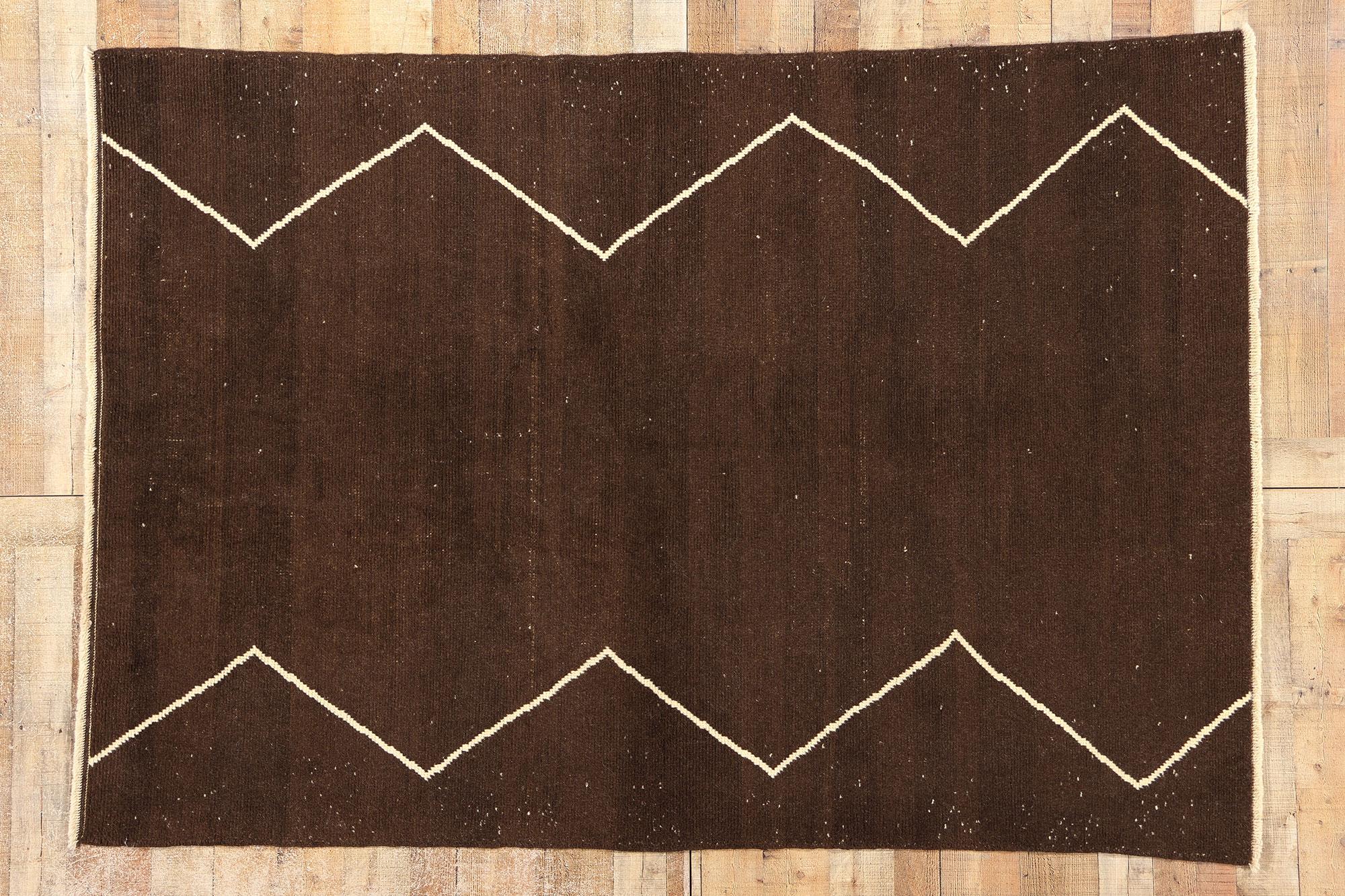 Tapis marocain turc vintage brun foncé en vente 1