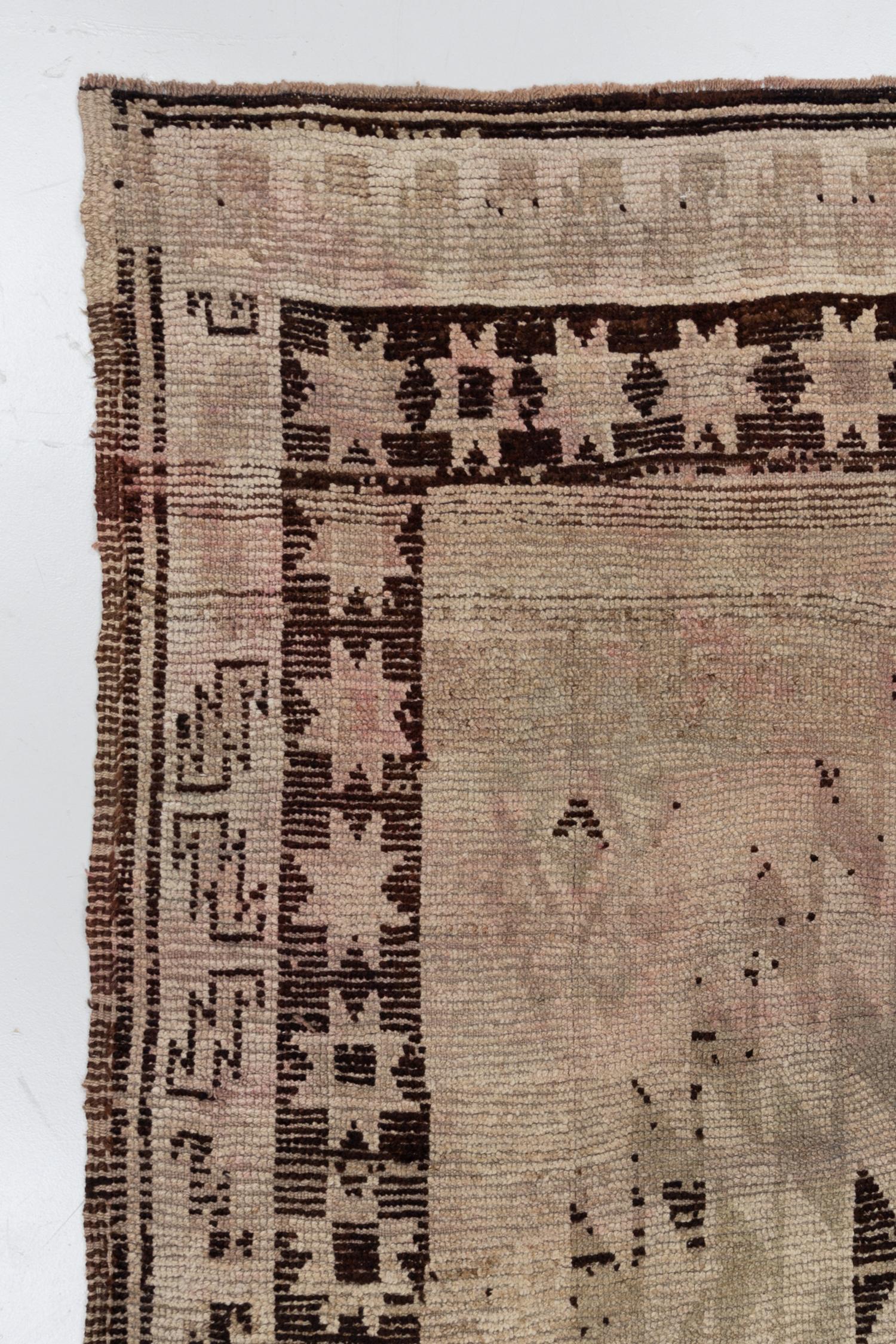 Vintage Turkish Neutral Kars Rug In Good Condition For Sale In West Palm Beach, FL