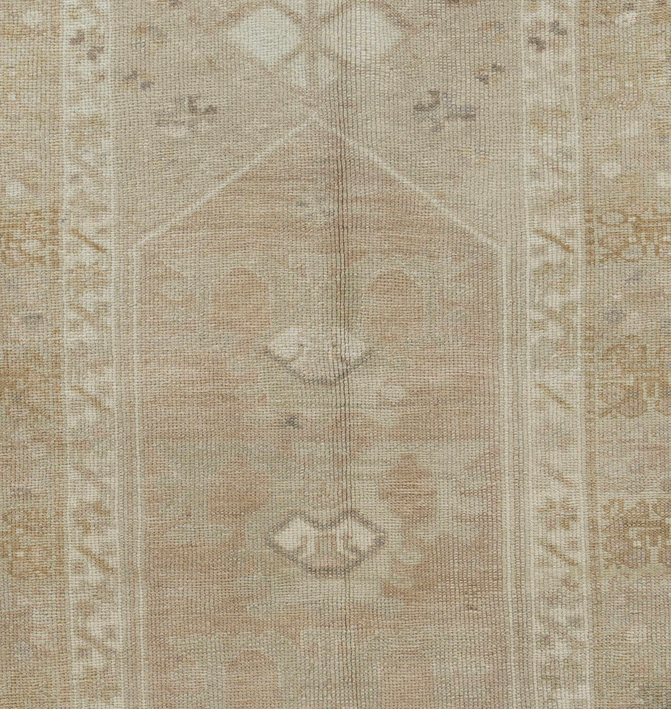 Vintage Turkish Orange Brown Hand Knotted Wool Oushak Area Rug (20. Jahrhundert) im Angebot