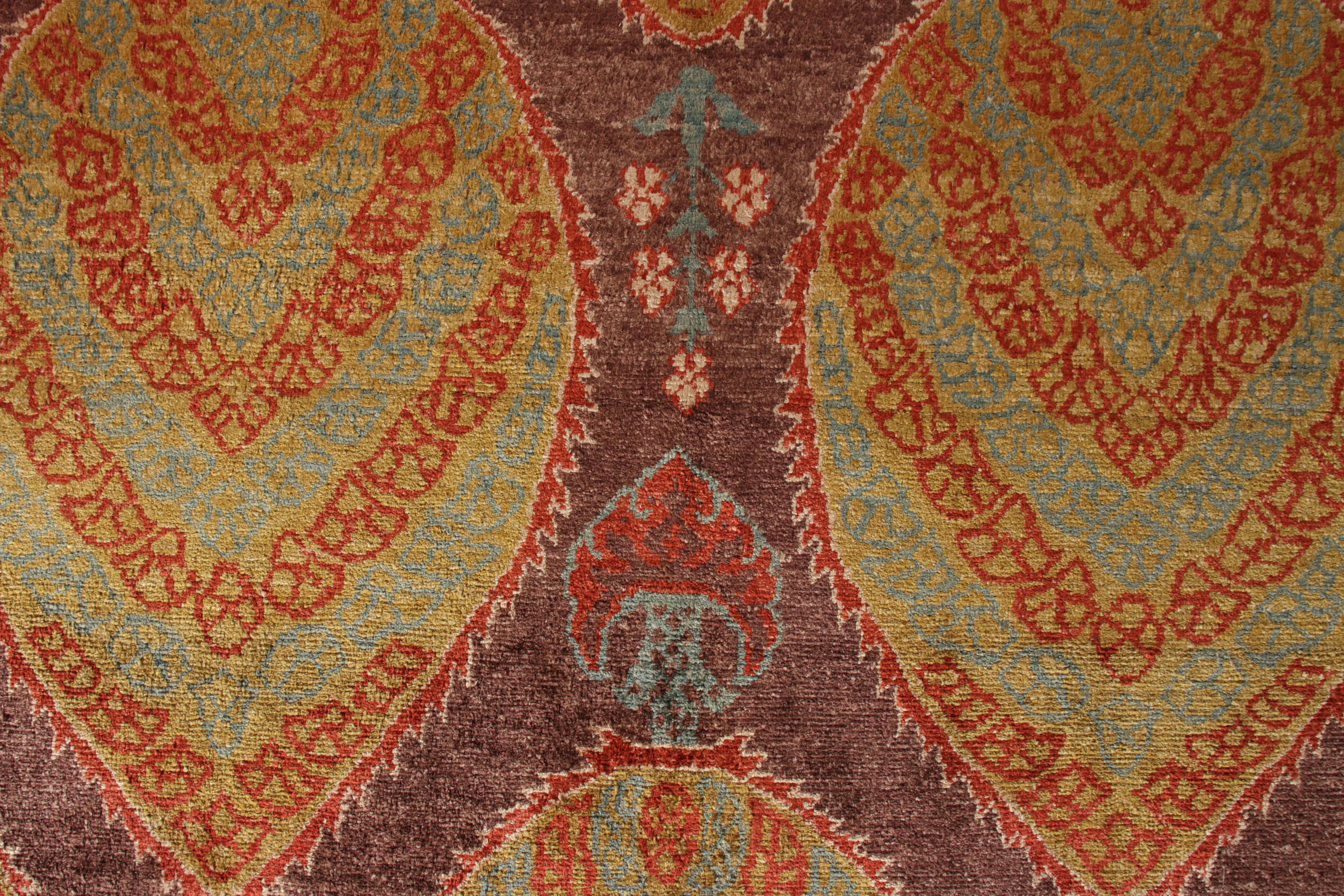 Türkischer osmanischer Teppich im Vintage-Stil mit lila, rotem, goldenem Blumenmuster von Teppich & Kelim (Handgeknüpft) im Angebot