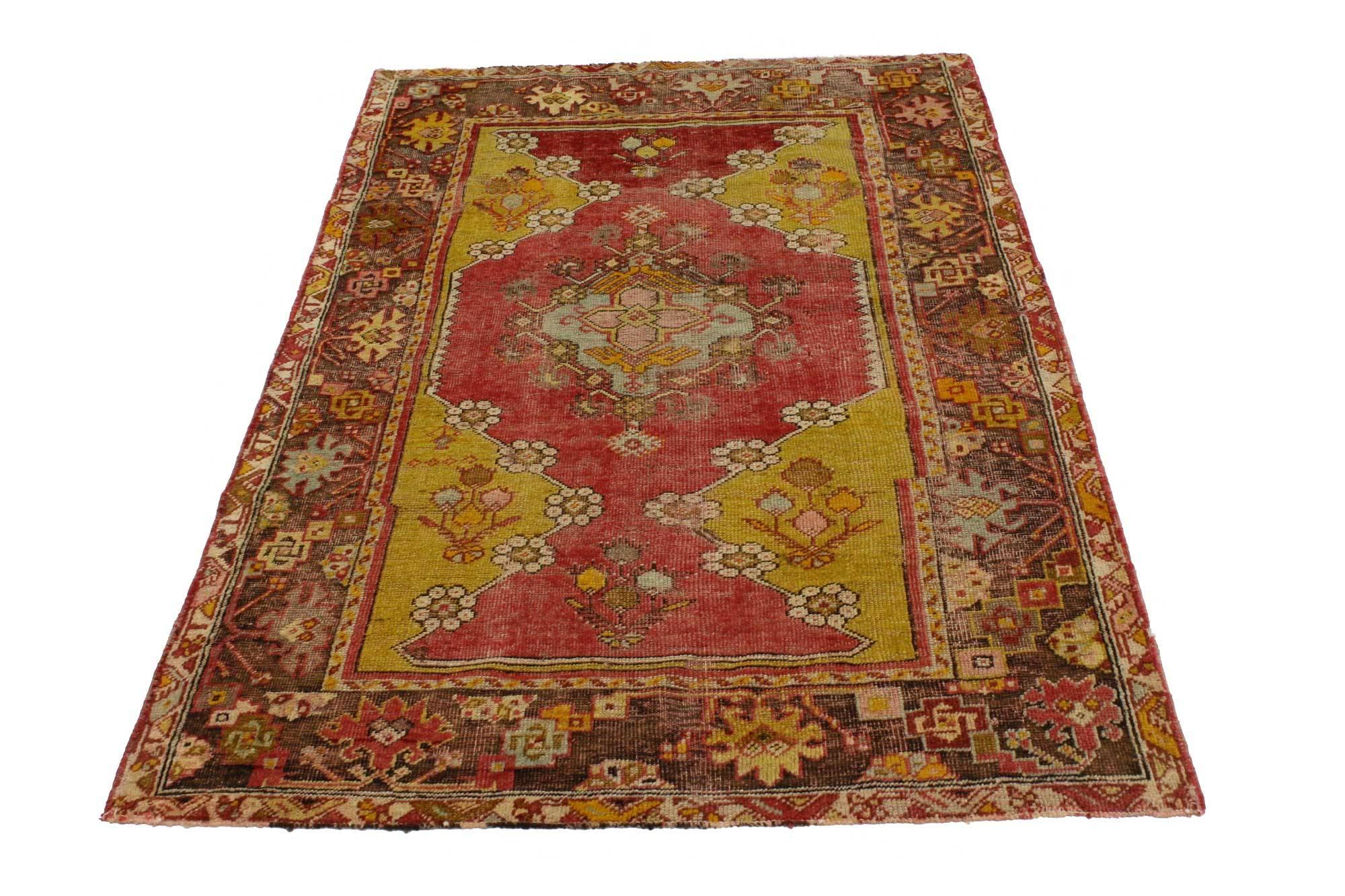 51685, vintage Turkish Oushak accent rug, entry or foyer rug. This vintage Turkish Oushak rug features a modern traditional style. Immersed in Anatolian history and refined colors, this vintage Oushak rug combines simplicity with sophistication.