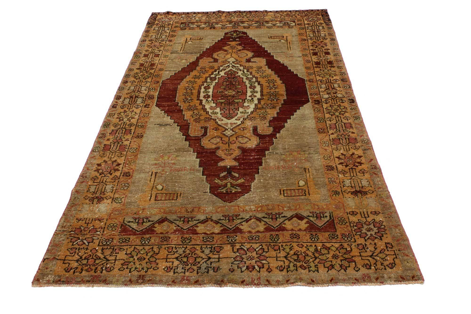 51704, vintage Turkish Oushak accent rug, entry or foyer rug. This vintage Turkish Oushak rug features a modern traditional style. Immersed in Anatolian history and refined colors, this vintage Oushak rug combines simplicity with sophistication.