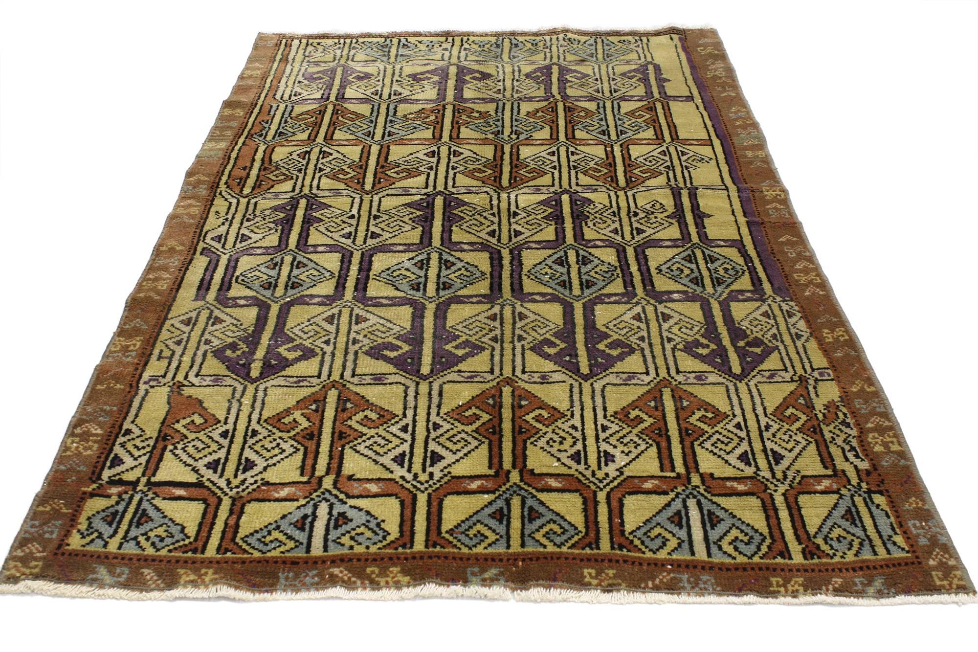 52076, vintage Turkish Oushak Accent rug, entry or foyer rug. This vintage Turkish Oushak rug features a modern traditional style and all-over pattern of ram horn motifs. Immersed in Anatolian history and refined colors, this vintage Oushak rug