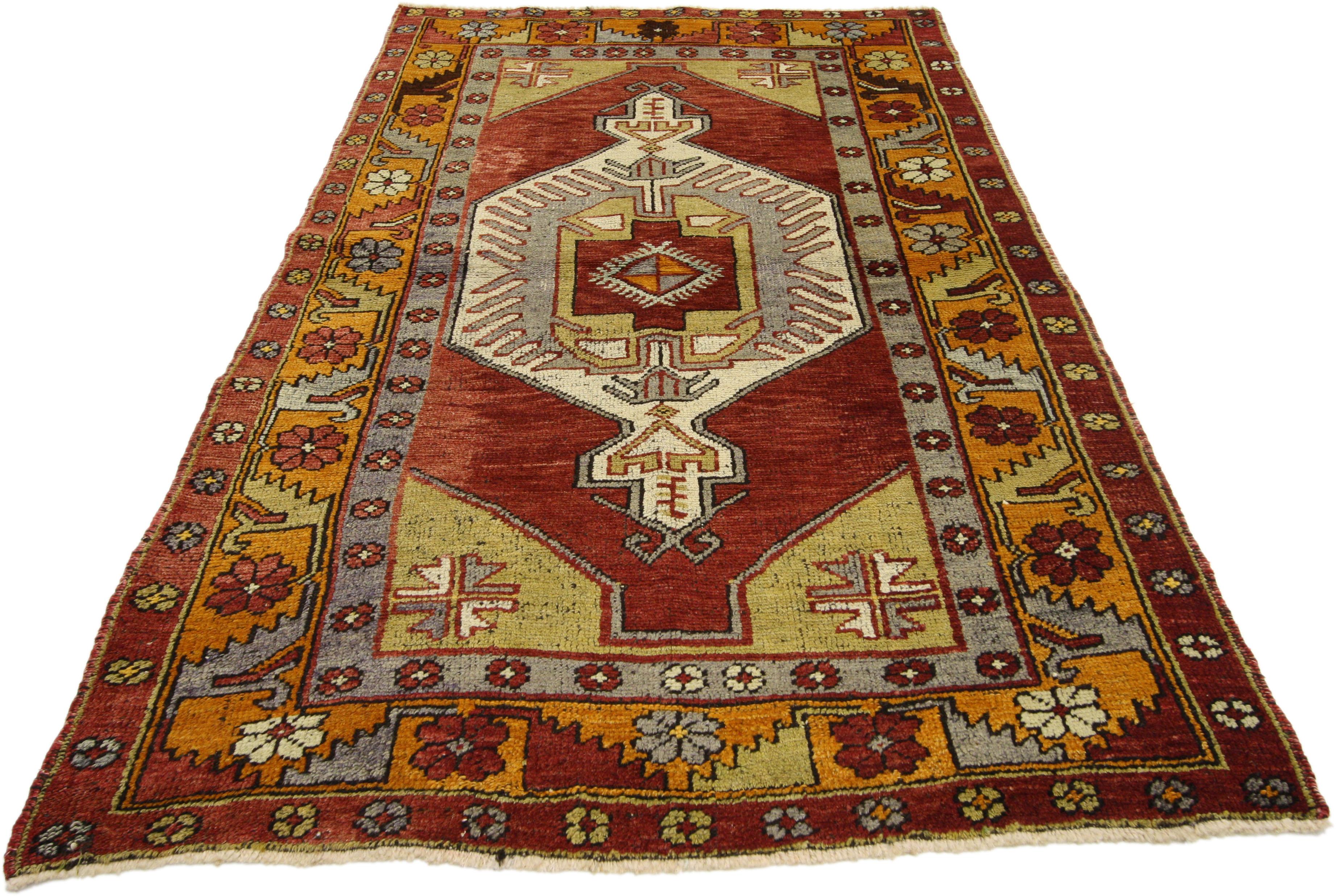 50074, vintage Turkish Oushak Accent rug, entry or foyer rug. This vintage Turkish Oushak rug features a modern traditional style. Immersed in Anatolian history and refined colors, this vintage Oushak rug combines simplicity with sophistication.