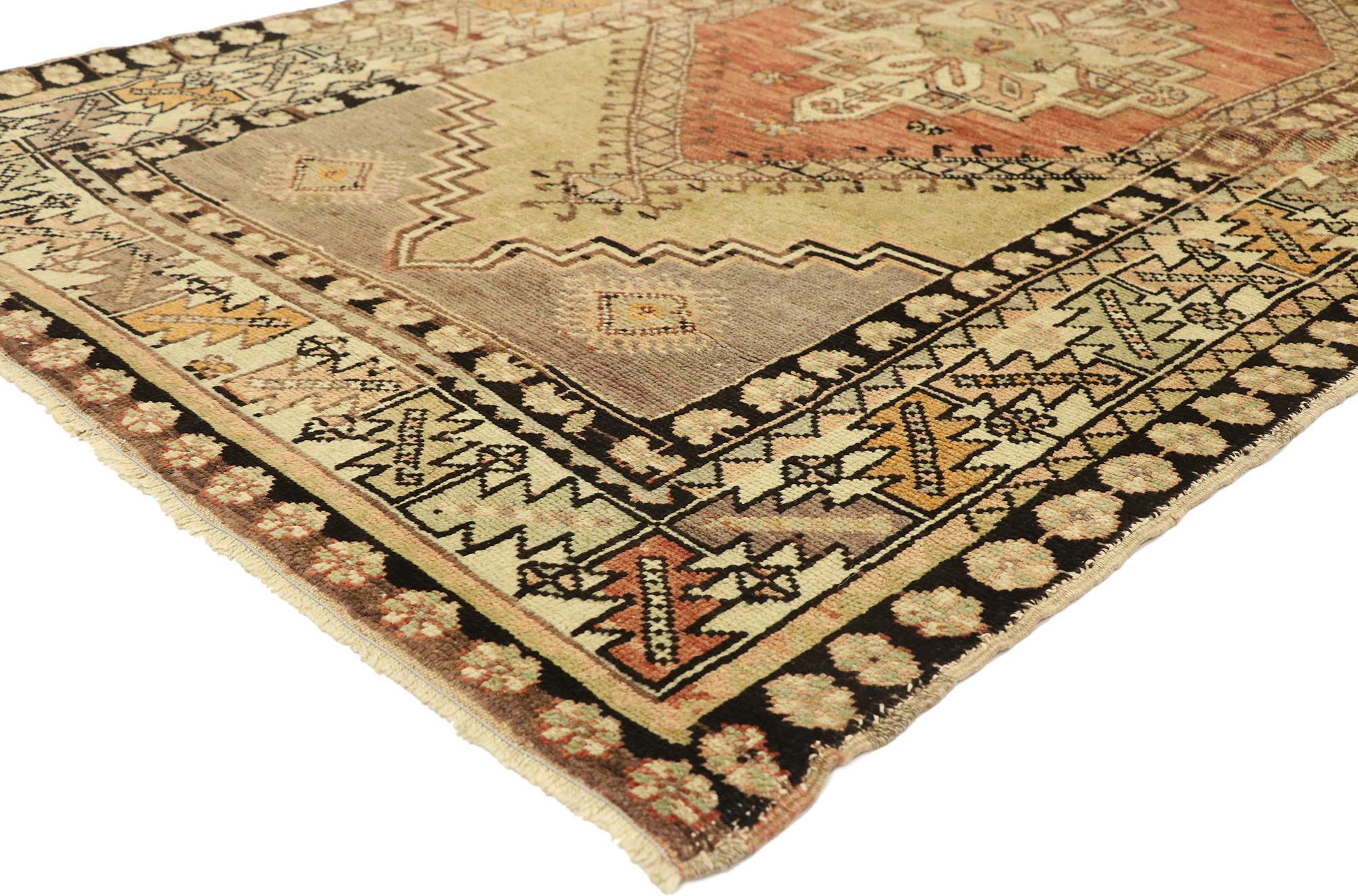 50161 vintage Turkish Oushak Accent rug with Rustic Tuscan style, Entry or Foyer rug. With its timeless design and warm earth-tone colors, this hand knotted wool vintage Turkish Oushak gallery rug astounds with its beauty. The abrashed cut-out field