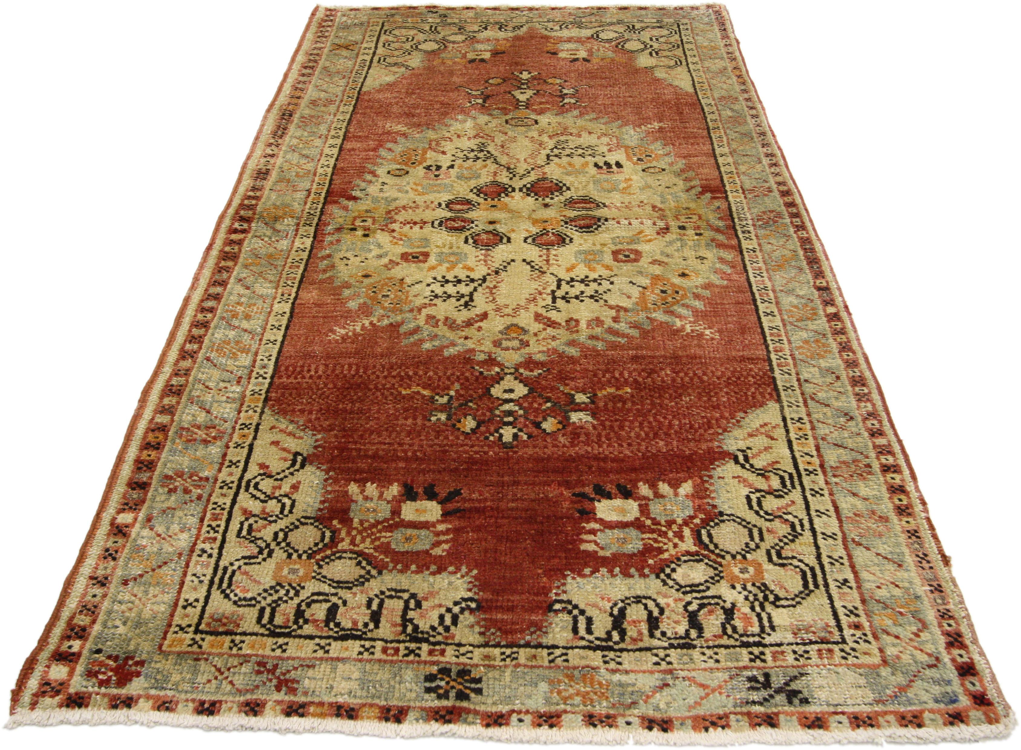50911, Vintage Turkish Oushak Accent Rug, Entry or Foyer Rug with Rustic Bungalow Style. This vintage Turkish Oushak rug features a modern traditional style. Immersed in Anatolian history and refined colors, this vintage Oushak rug combines