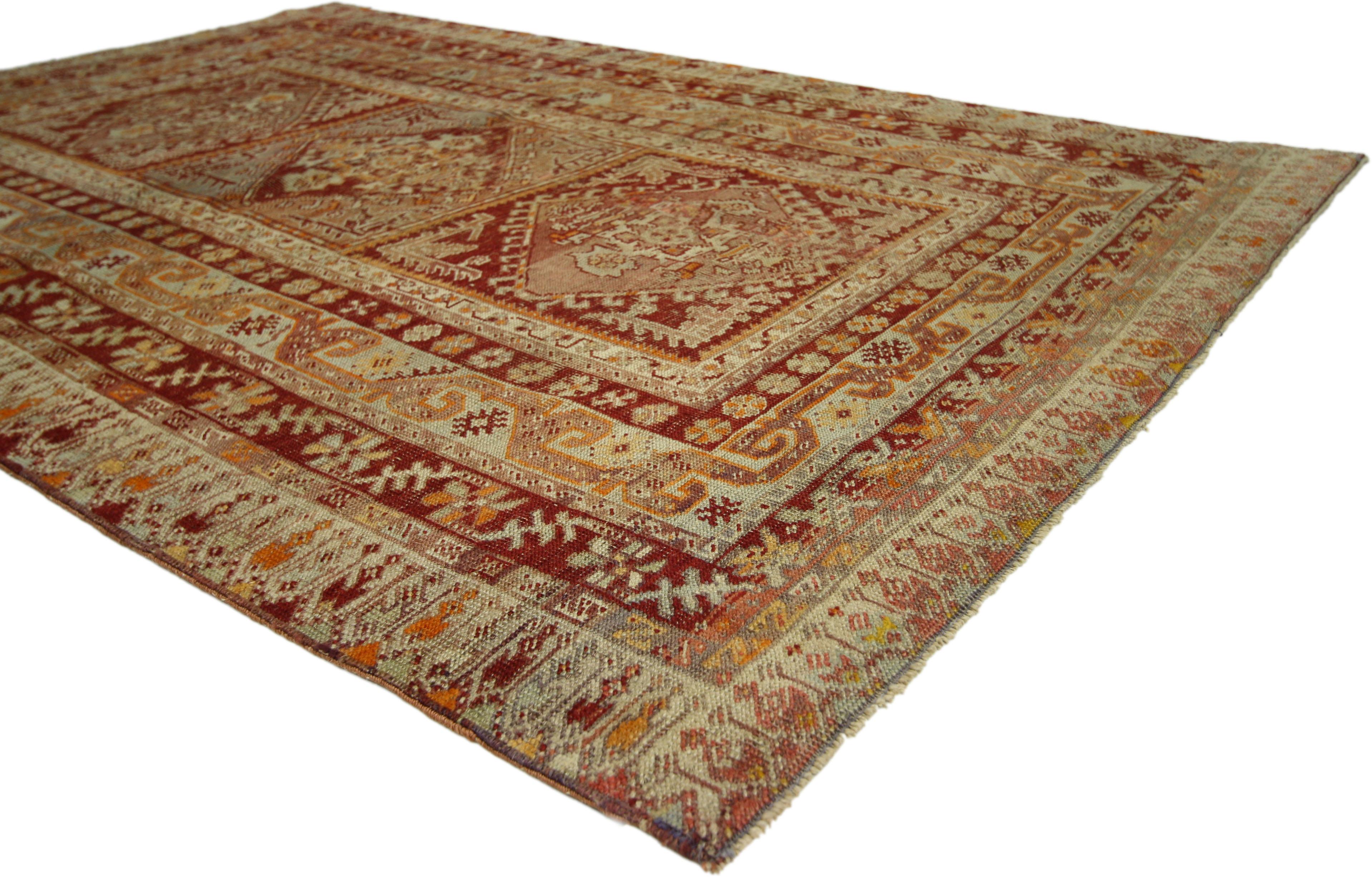 51724, vintage Turkish Oushak accent rug, entry or foyer rug. This vintage Turkish Oushak rug features a modern traditional style. Immersed in Anatolian history and refined colors, this vintage Oushak rug combines simplicity with sophistication.