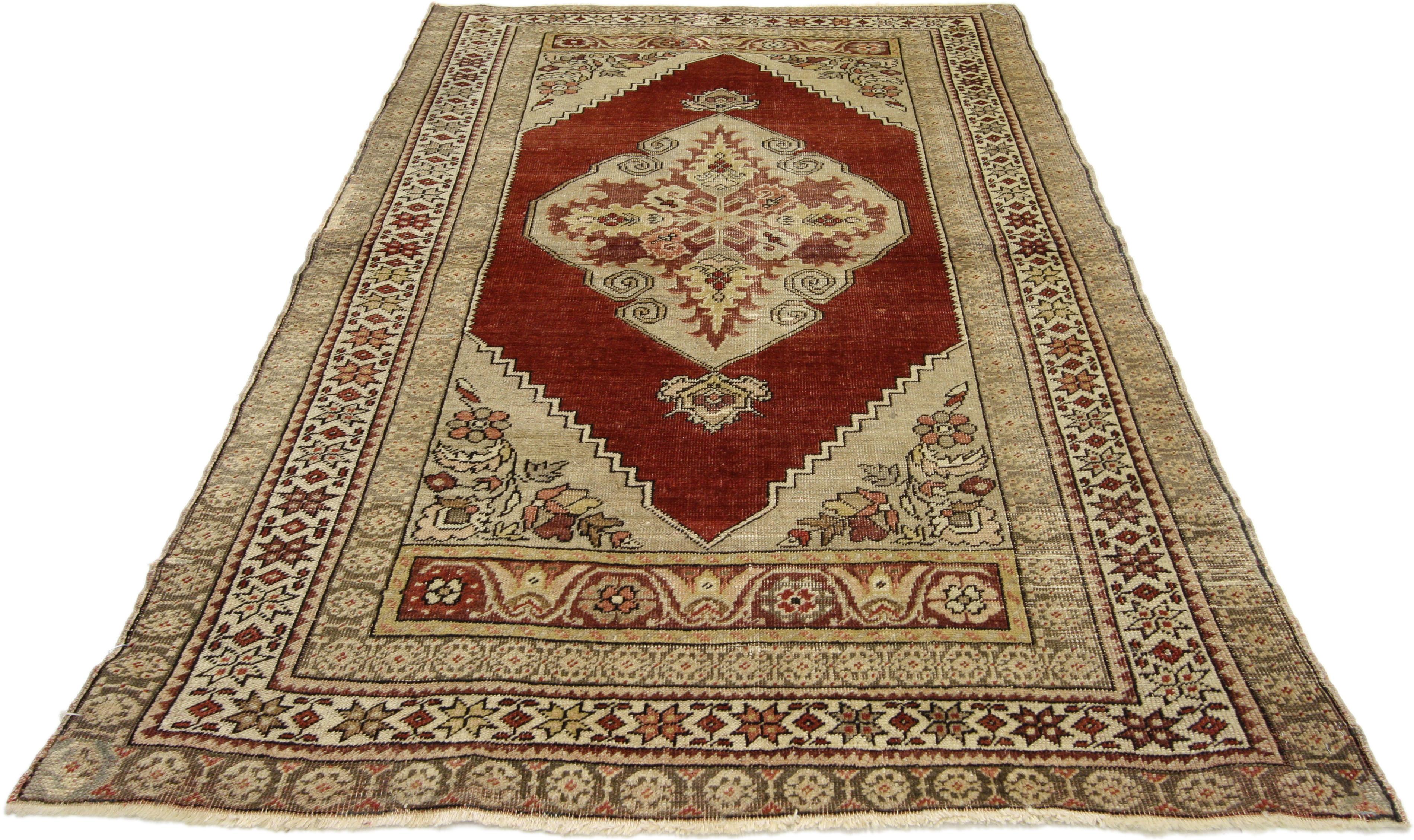 73649, vintage Turkish Oushak Accent rug, entry or foyer rug. This vintage Turkish Oushak rug features a modern traditional style. Immersed in Anatolian history and refined colors, this vintage Oushak rug combines simplicity with sophistication.