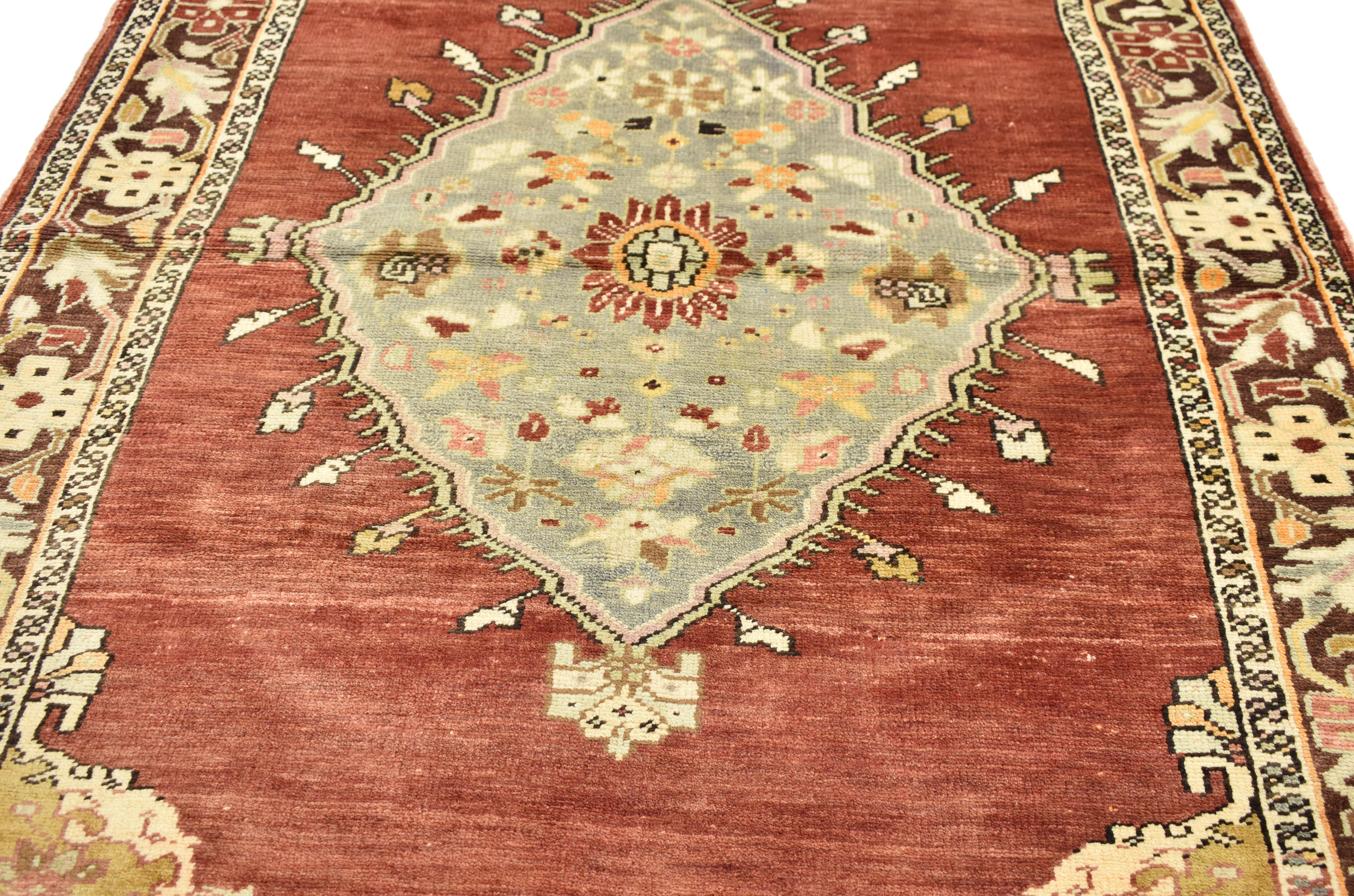 73838, vintage Turkish Oushak accent rug, entry or foyer rug. This hand knotted wool vintage Turkish Oushak rug features a gray centre medallion flanked with finials and filled with blooming flowers and palmettes. The medallion is outlined in jagged