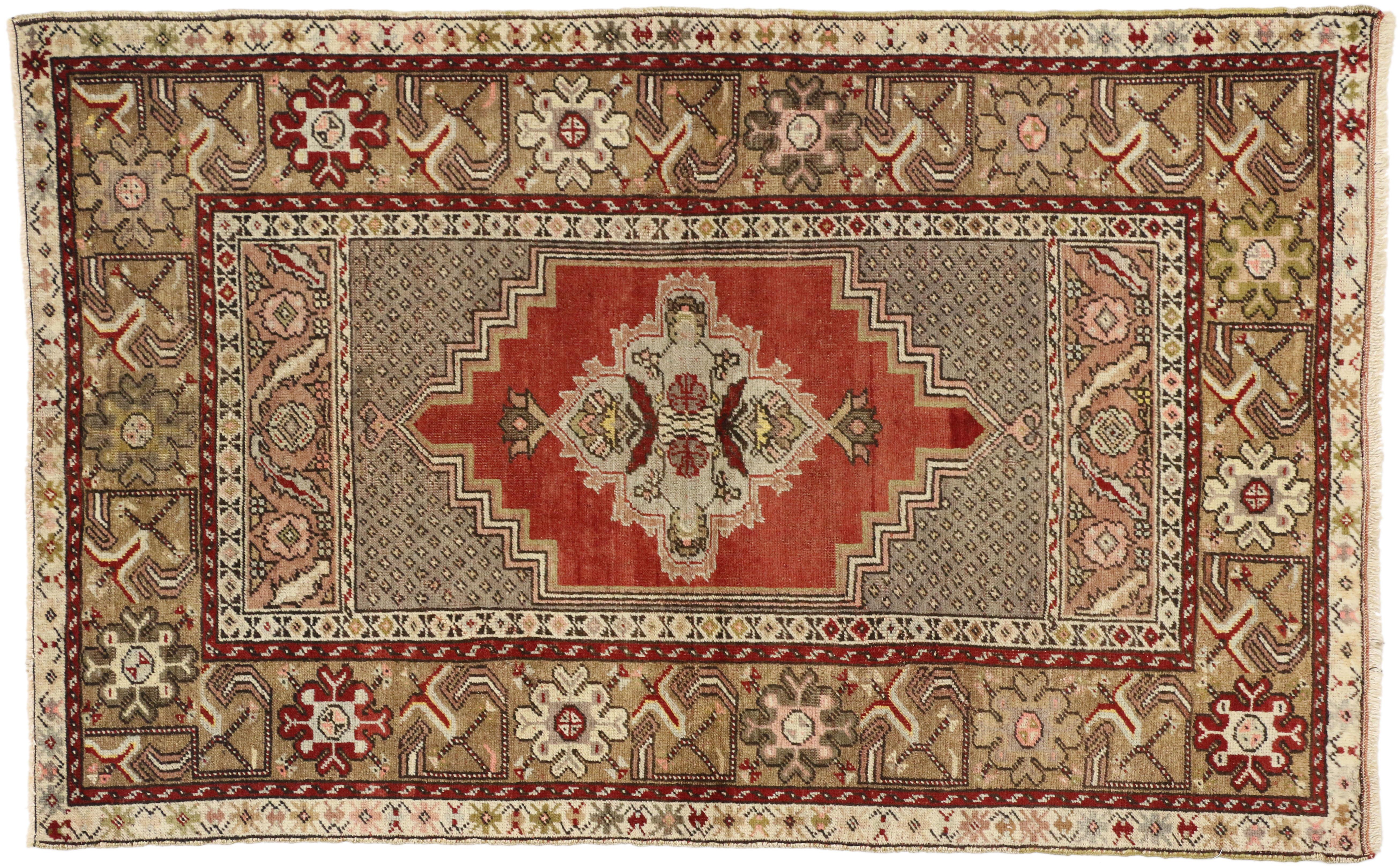 73872, vintage Turkish Oushak Accent rug, entry or foyer rug. This vintage Turkish Oushak rug features a modern traditional style. Immersed in Anatolian history and refined colors, this vintage Oushak rug combines simplicity with sophistication.