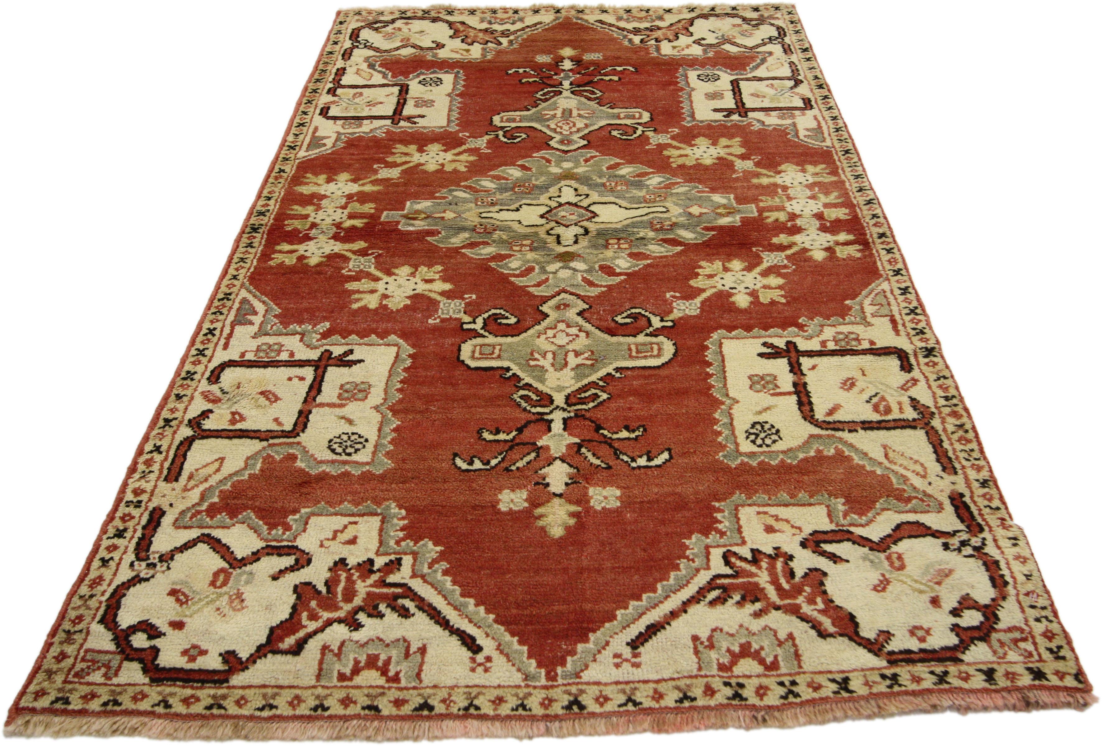 73934, vintage Turkish Oushak Accent rug, entry or foyer rug. This vintage Turkish Oushak rug features a modern traditional style. Immersed in Anatolian history and refined colors, this vintage Oushak rug combines simplicity with sophistication.