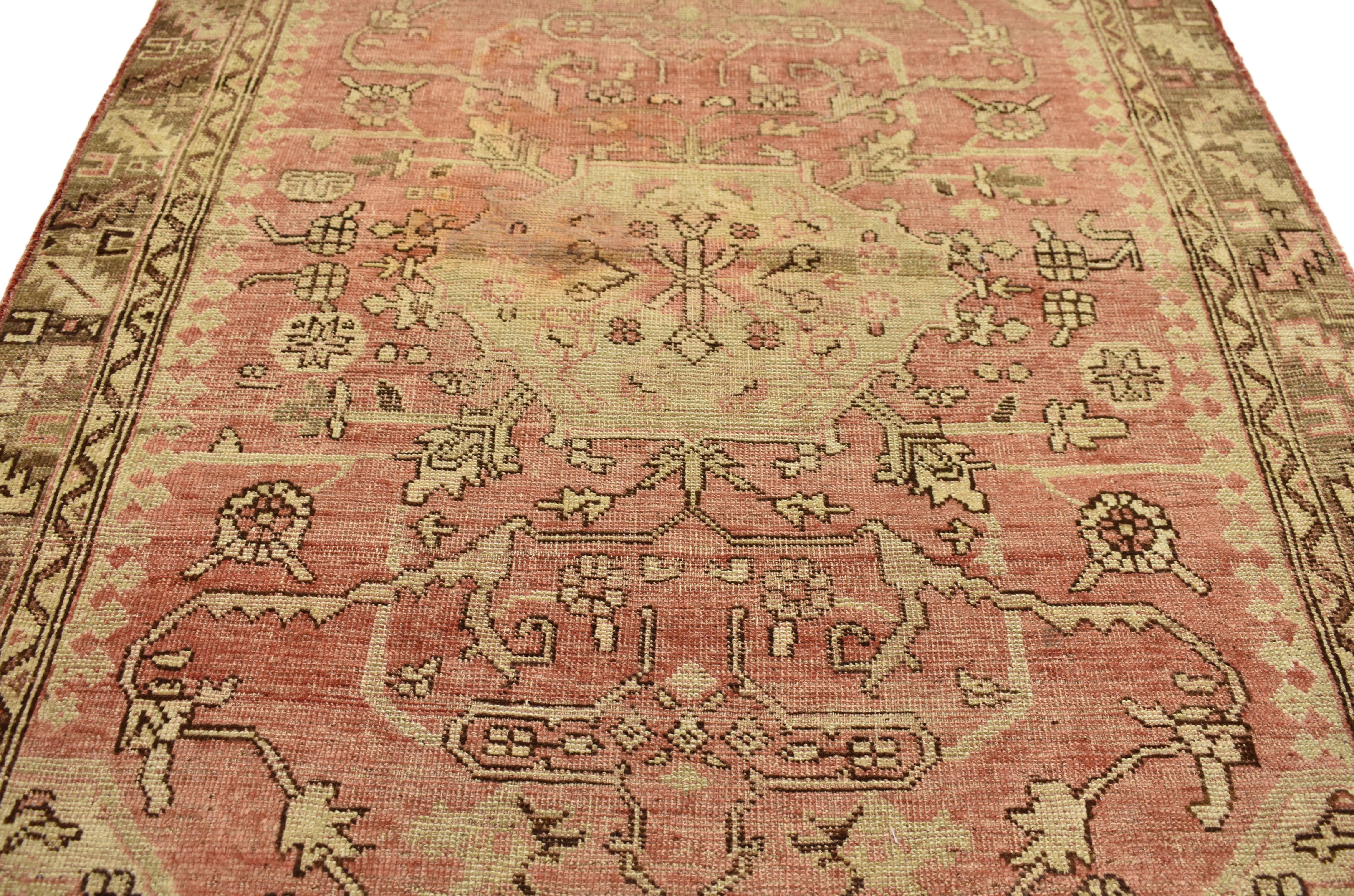 51691, vintage Turkish Oushak accent rug, entry or Foyer rug. This hand knotted wool vintage Turkish Oushak rug features a latch-hooked hexagonal center medallion surrounded by an all-over floral pattern on an abrashed field. Palmettes and vines