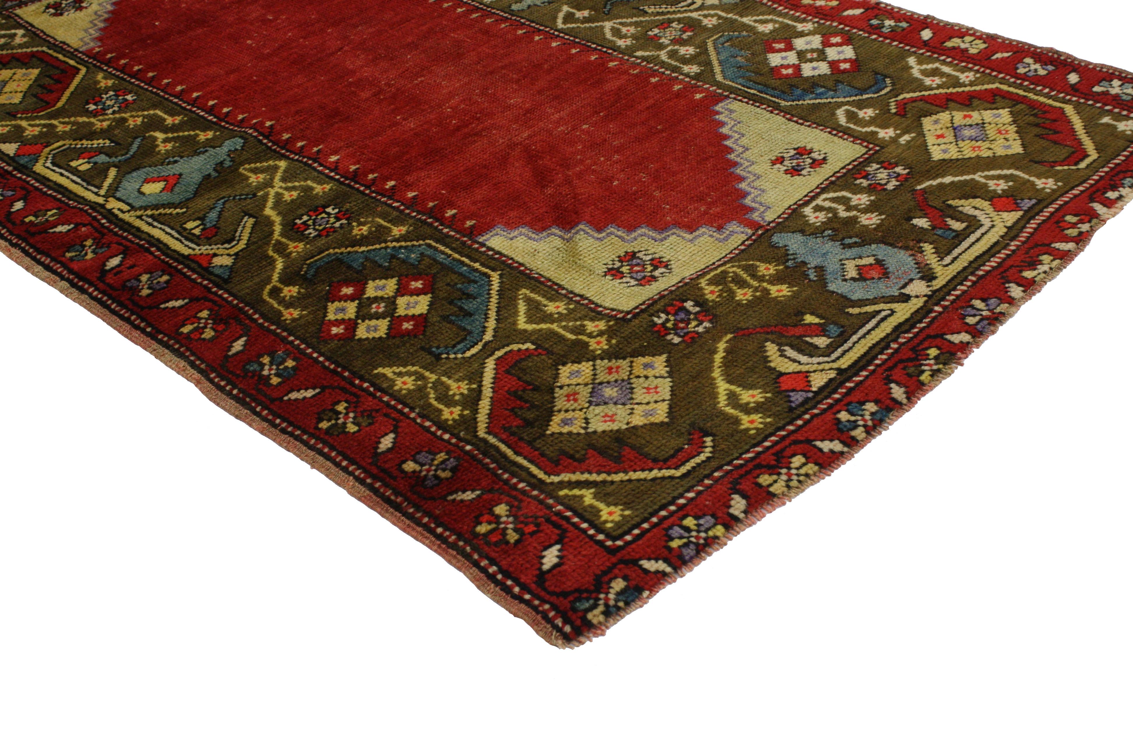 51684, vintage Turkish Oushak Accent rug, entry or foyer rug. This vintage Turkish Oushak rug features a modern traditional style. Immersed in Anatolian history and refined colors, this vintage Oushak rug combines simplicity with sophistication.