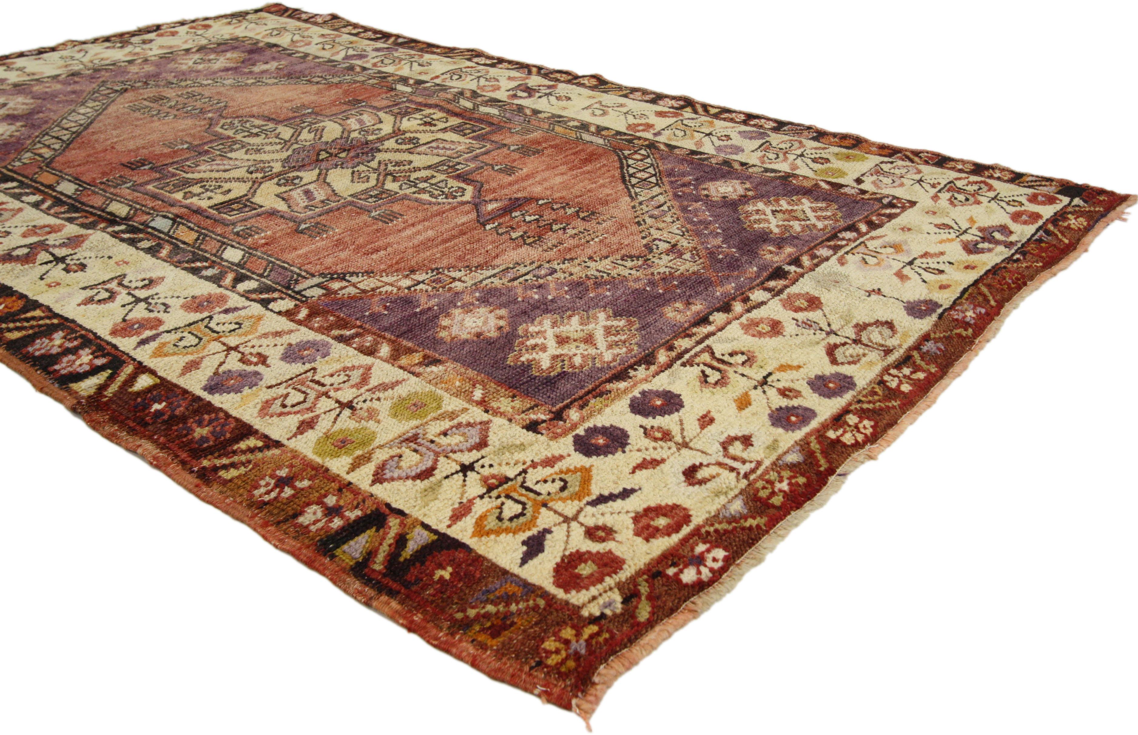 50314, vintage Turkish Oushak Accent rug, entry or foyer rug. This vintage Turkish Oushak rug features a modern traditional style. Immersed in Anatolian history and refined colors, this vintage Oushak rug combines simplicity with sophistication.