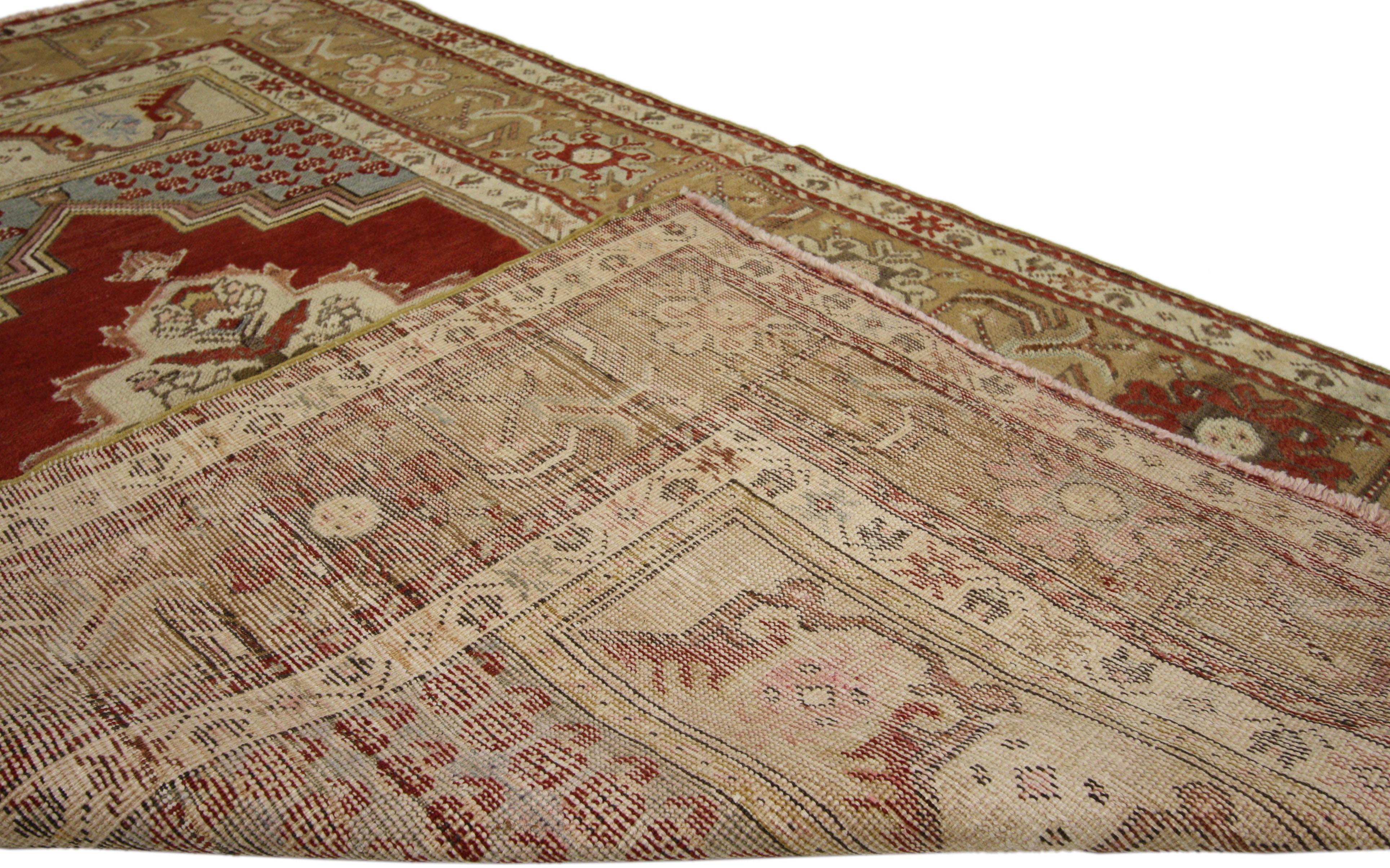 Vintage Turkish Oushak Accent Rug, Entry or Foyer Rug with Manor House Style In Good Condition For Sale In Dallas, TX