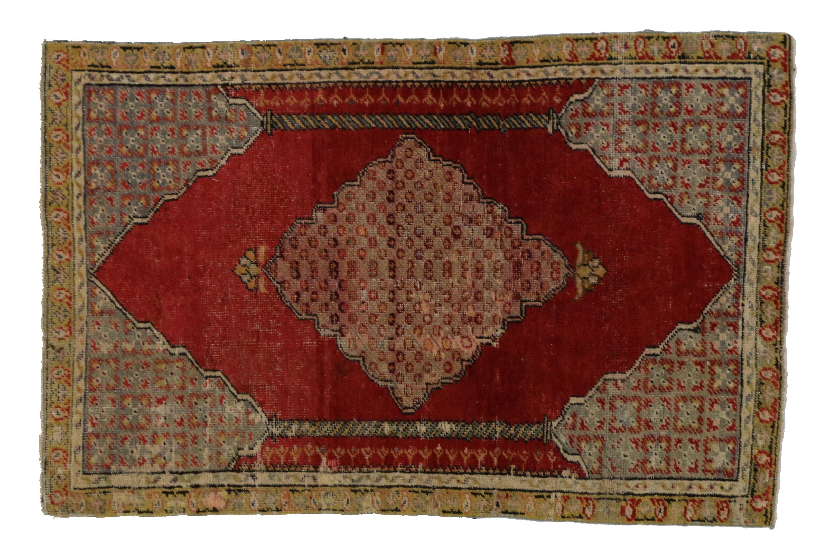 Vintage Turkish Oushak Accent Rug, Entry or Foyer Rug with Manor House Style In Good Condition For Sale In Dallas, TX