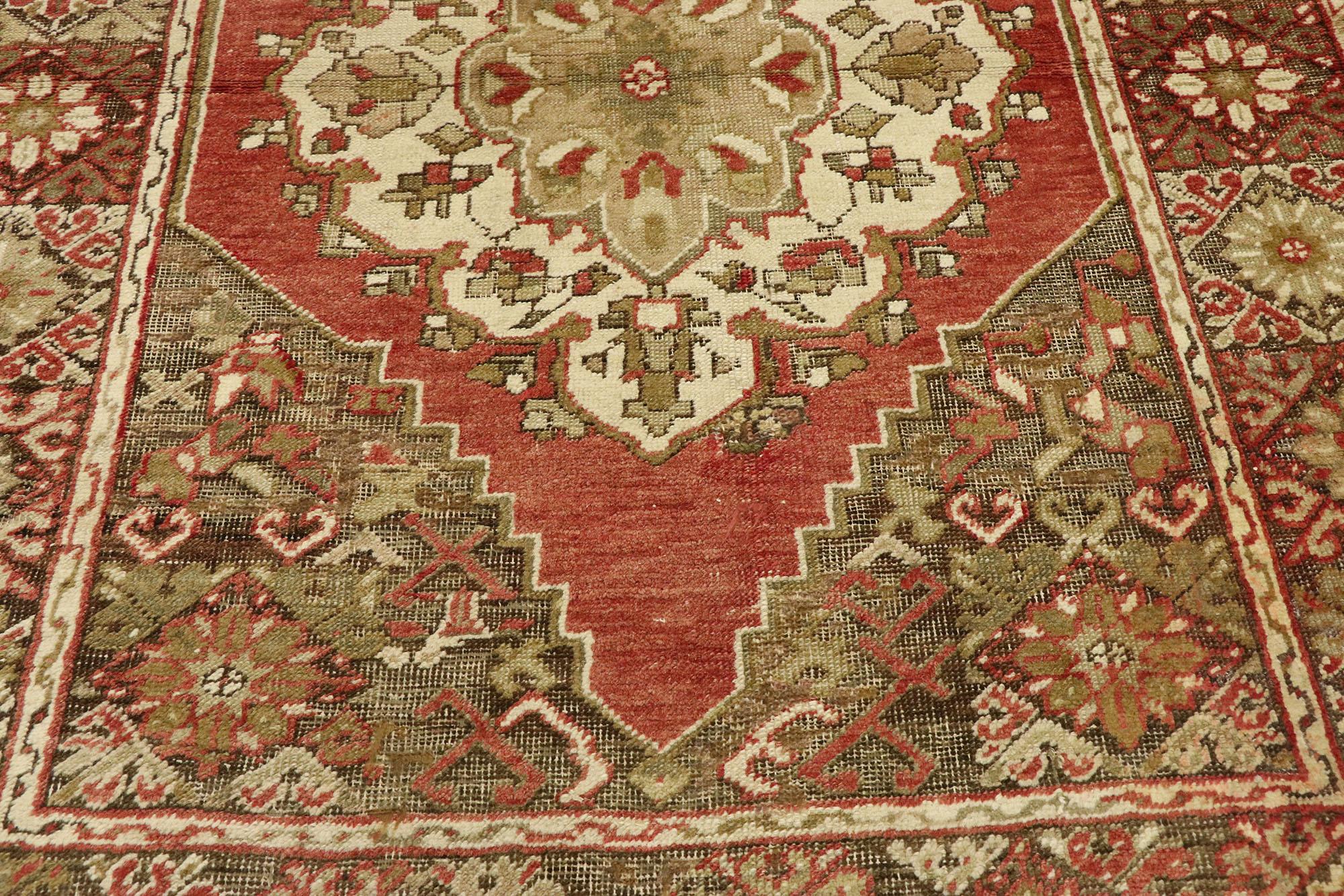 Noué à la main Tapis turc d'appoint Oushak vintage, entrée ou chambre à coucher en vente