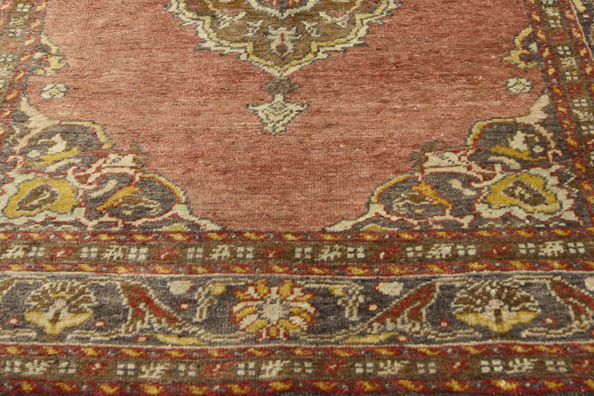 Noué à la main Tapis turc Oushak des années 1940, style traditionnel et couleurs terreuses chaudes en vente