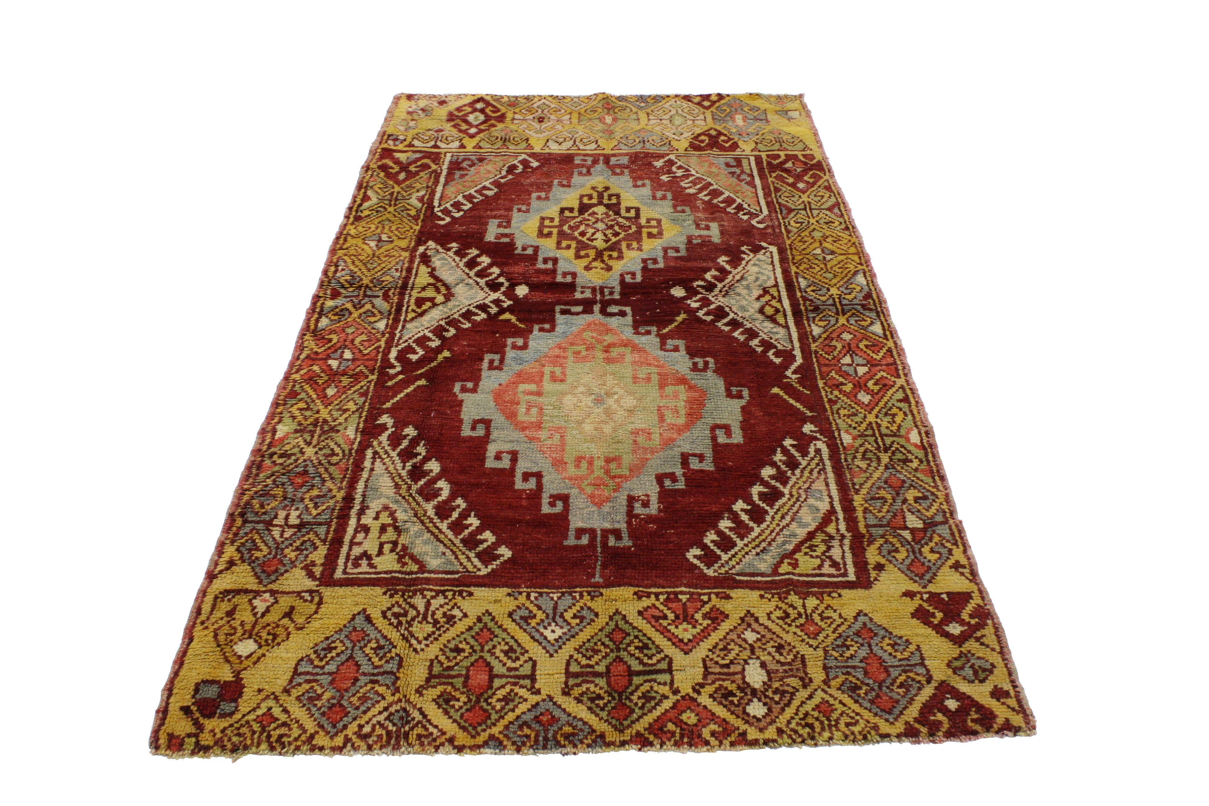 20ième siècle Tapis d'appoint turc vintage d'Oushak, entrée ou chambre à coucher en vente