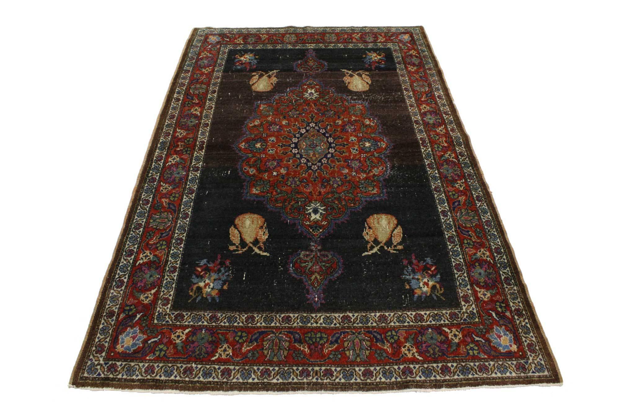 20ième siècle Tapis d'appoint turc vintage d'Oushak, entrée ou chambre à coucher en vente