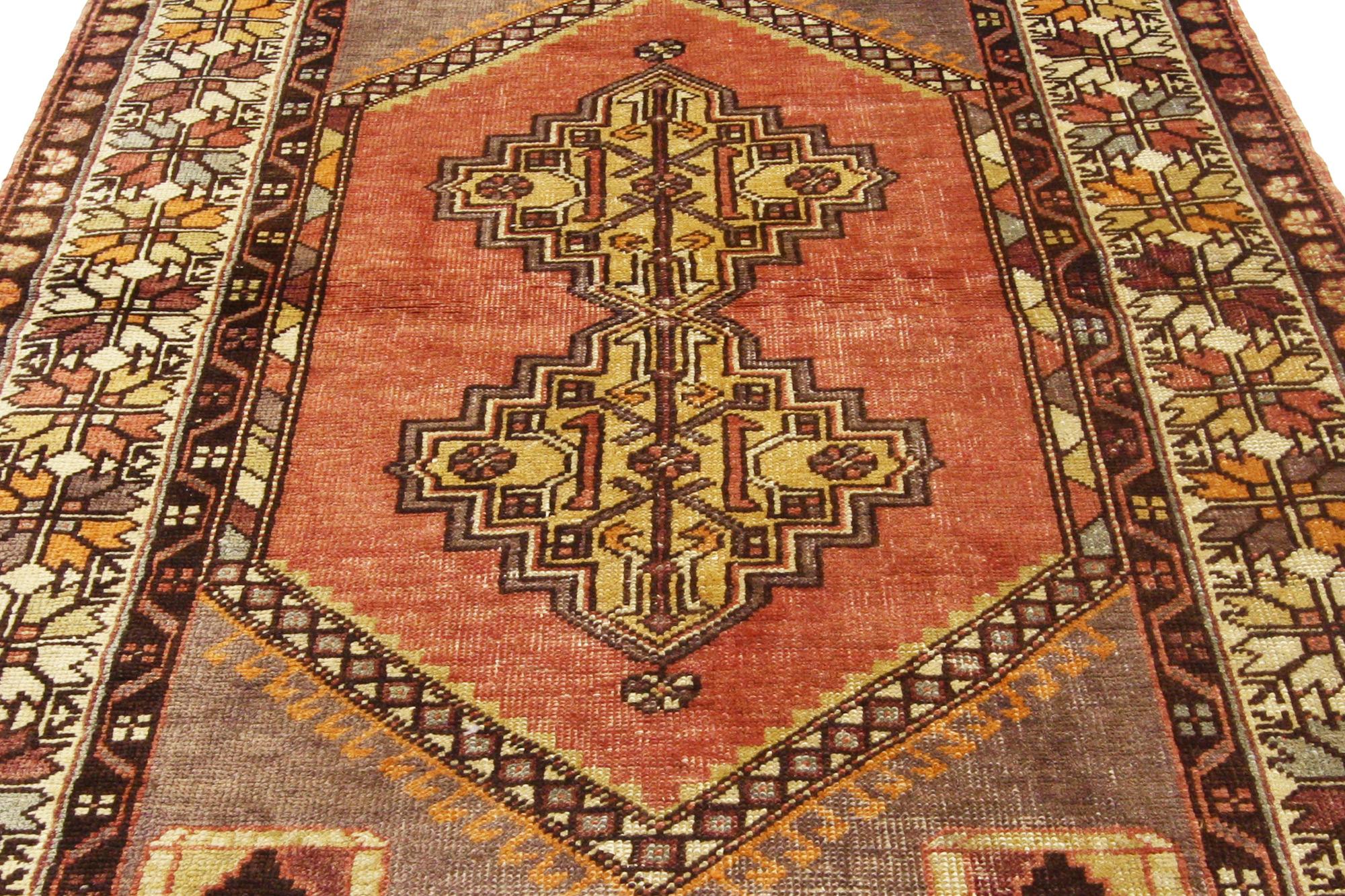Vintage Turkish Oushak Accent Rug, Entry or Foyer Rug with Rustic Modern Style In Good Condition For Sale In Dallas, TX