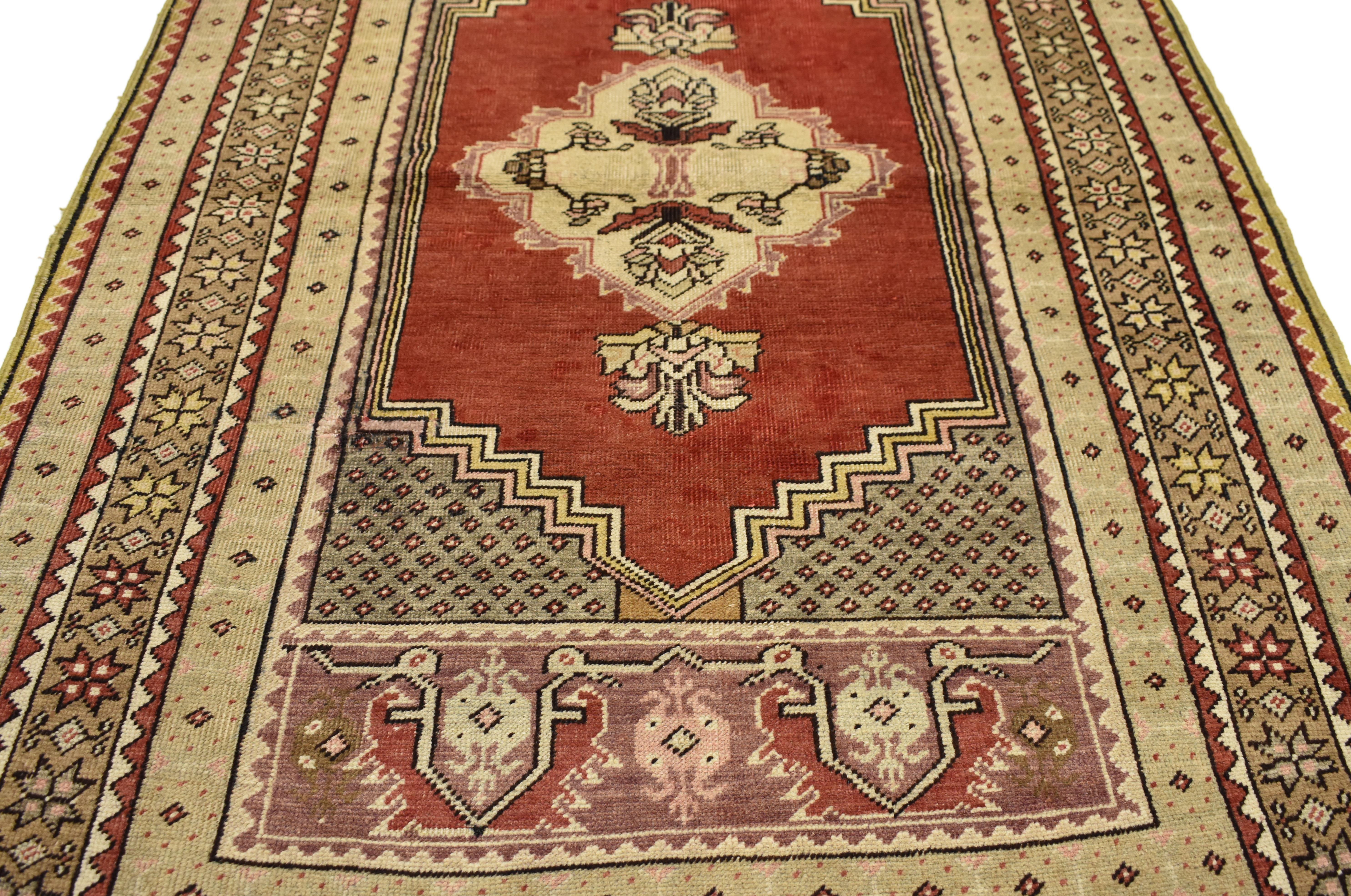 73845, vintage Turkish Oushak accent rug for kitchen, foyer, bathroom or entry rug. This hand knotted wool vintage Turkish Oushak rug features a serrated center medallion with large palmette pendants on an abrashed scarlet red field. Gray spandrels