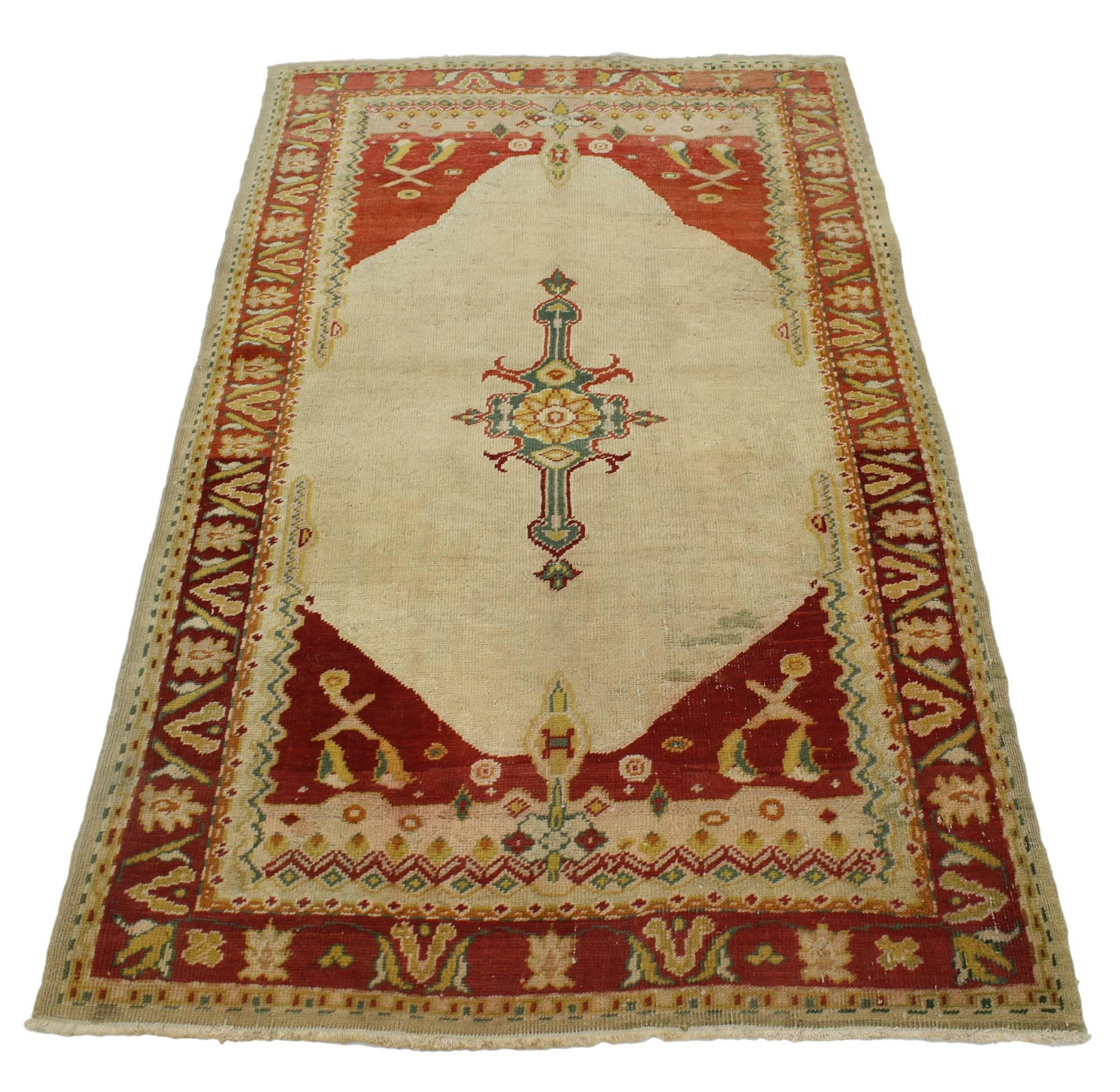 76896, vintage Turkish Oushak accent rug. This beautifully executed vintage Turkish Oushak rug features a central amulet cruciform style medallion in teal centered with a saffron star lined in contrasting red. Red spandrels and border are patterned