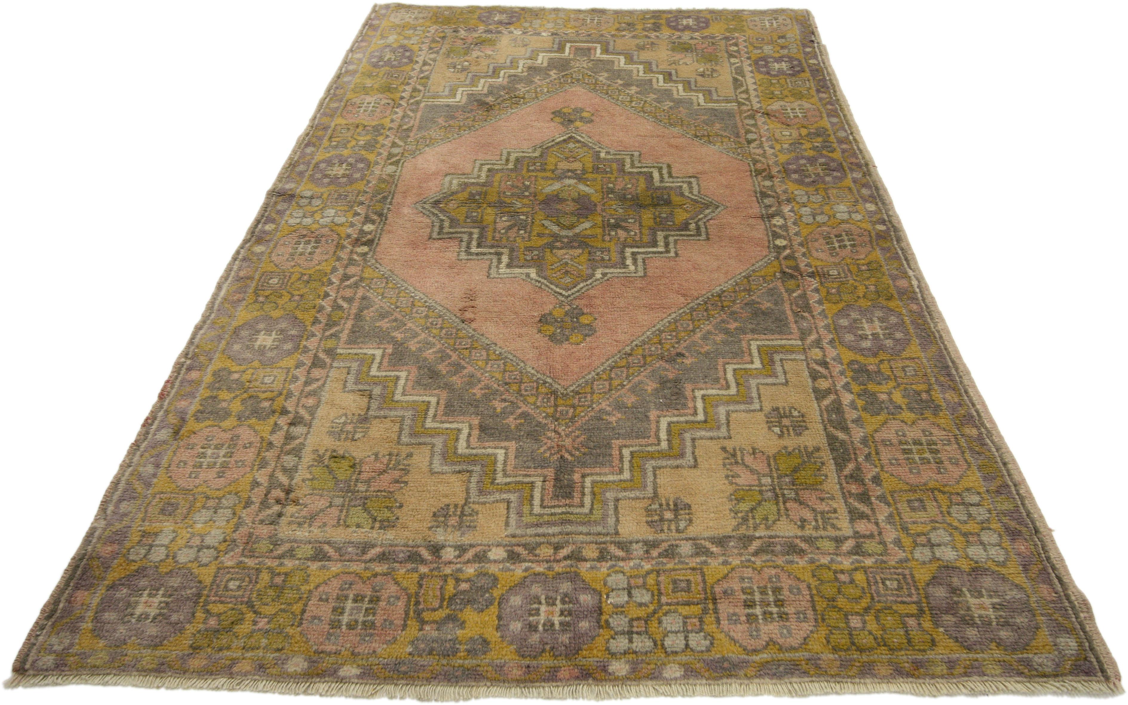 Vintage Turkish Oushak Accent Rug with French Provincial Style, Small Accent Rug In Good Condition For Sale In Dallas, TX