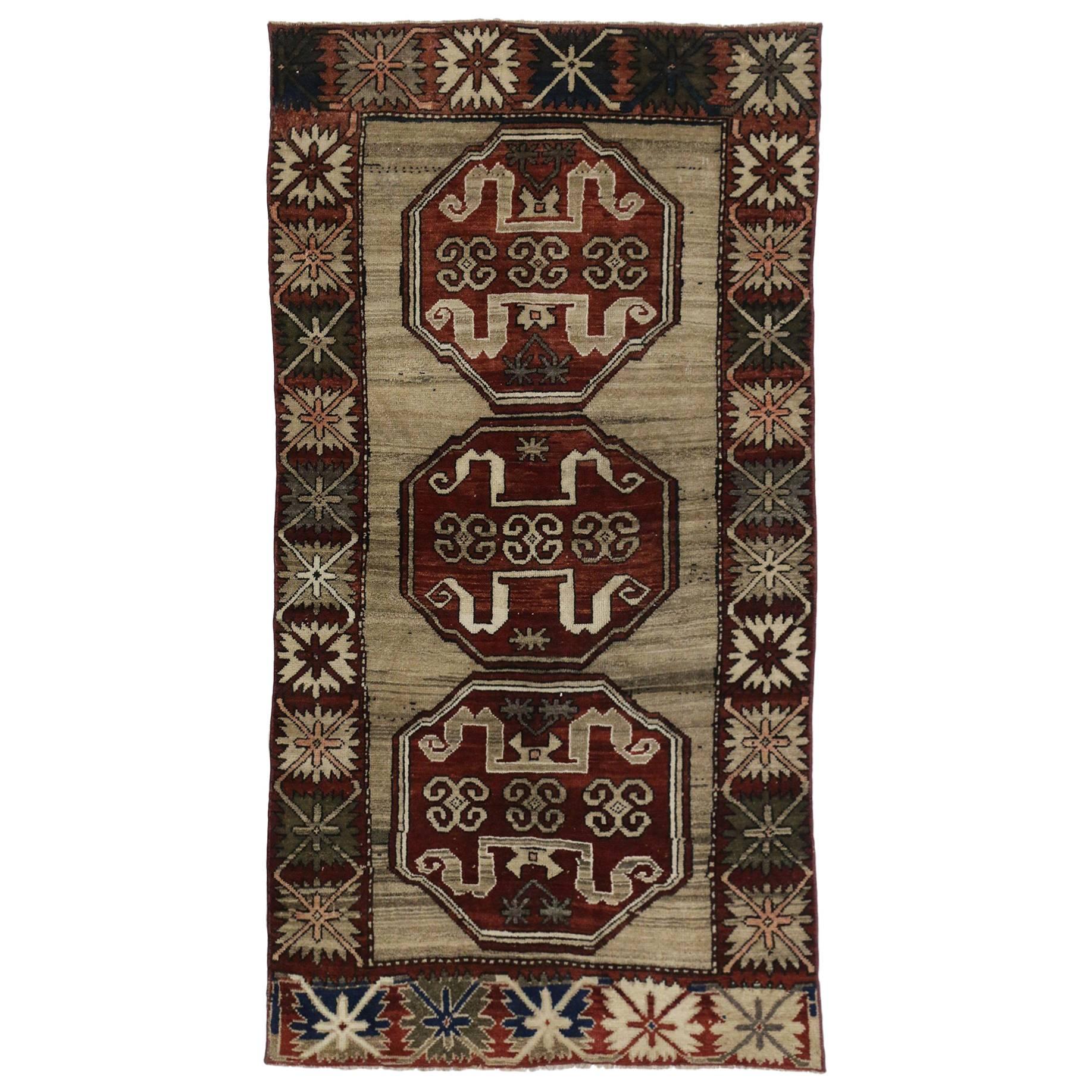 Türkischer Oushak-Teppich mit rustikalem Stammesstil im Lodge-Stil, Vintage