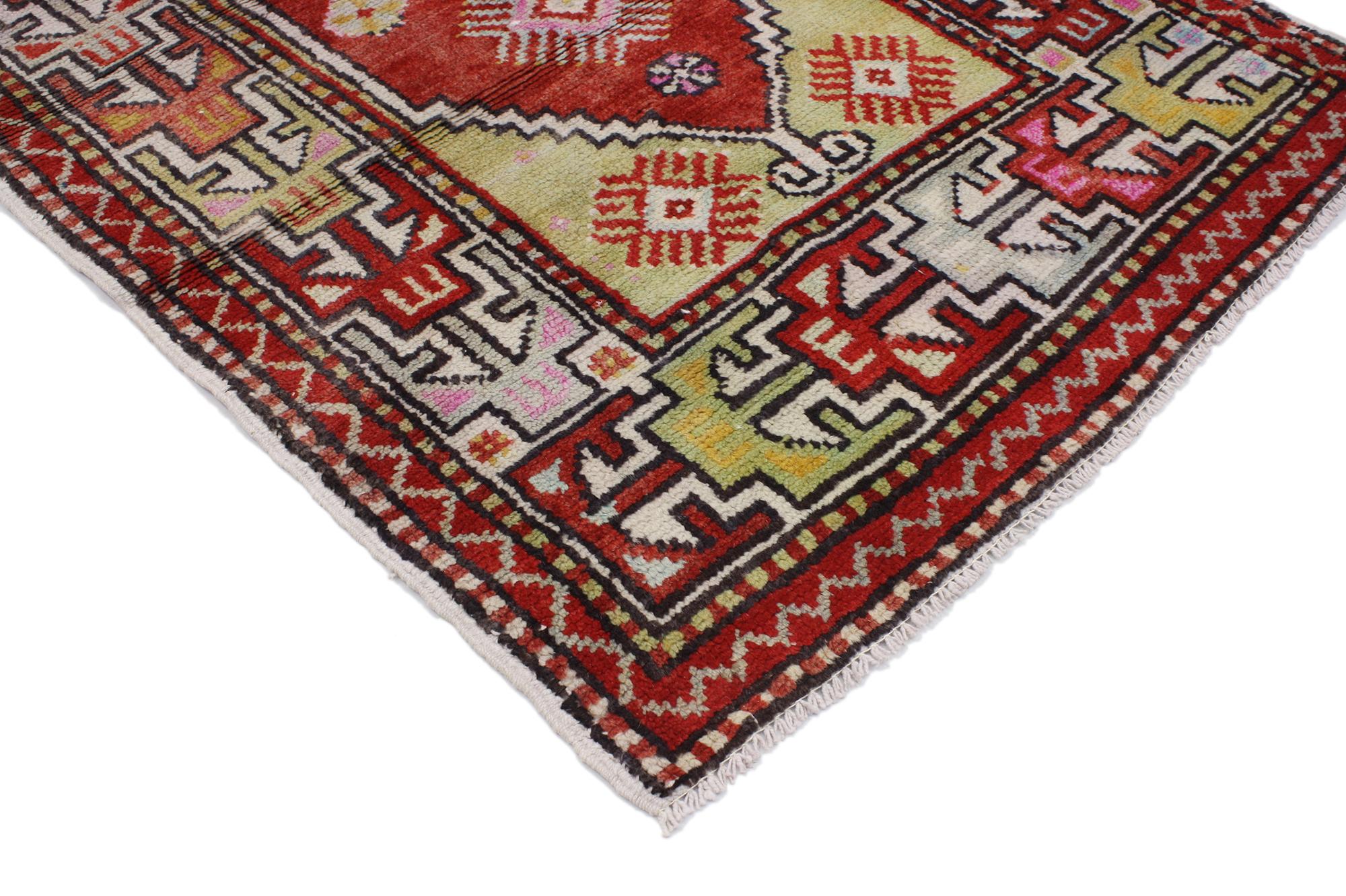 51753, vintage Turkish Oushak accent rug with color pop, Anatolian Yuntdag rug. This vintage Turkish Oushak rug features a modern traditional style. Immersed in Anatolian history and refined colors, this vintage Oushak rug combines simplicity with