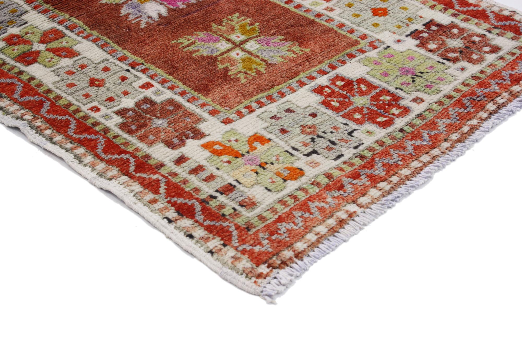51770, vintage Turkish Oushak Accent rug with color pop, Anatolian Yuntdag rug. This hand knotted wool vintage Turkish Oushak rug features four multi-color quatrefoil florets spread across an abrashed rustic brick red field. The large main border