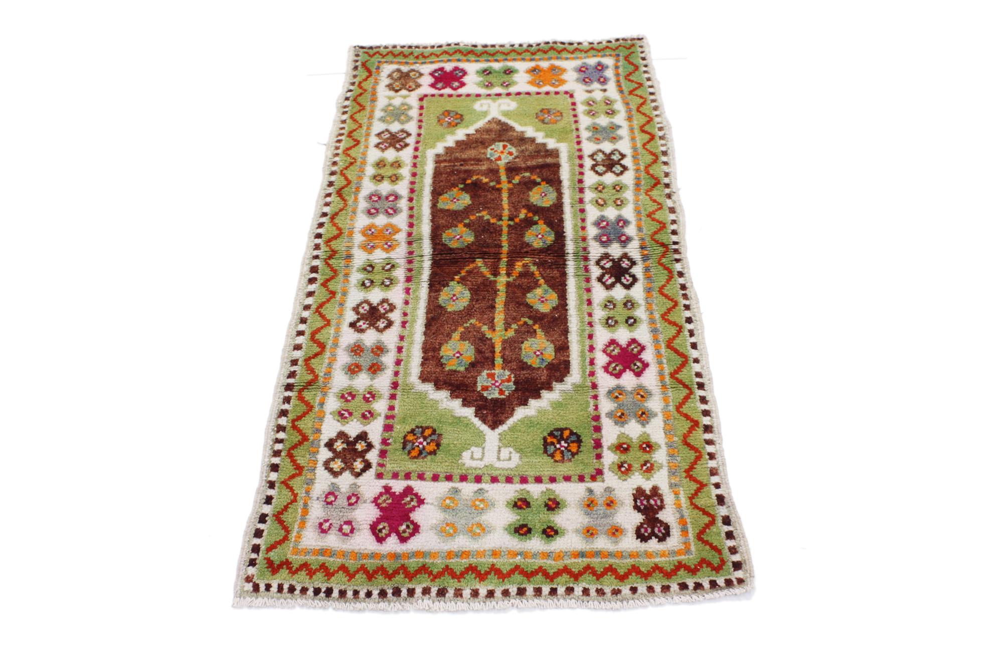 Vintage Turkish Oushak Accent Rug with Color Pop, Anatolian Yuntdag Rug In Good Condition For Sale In Dallas, TX