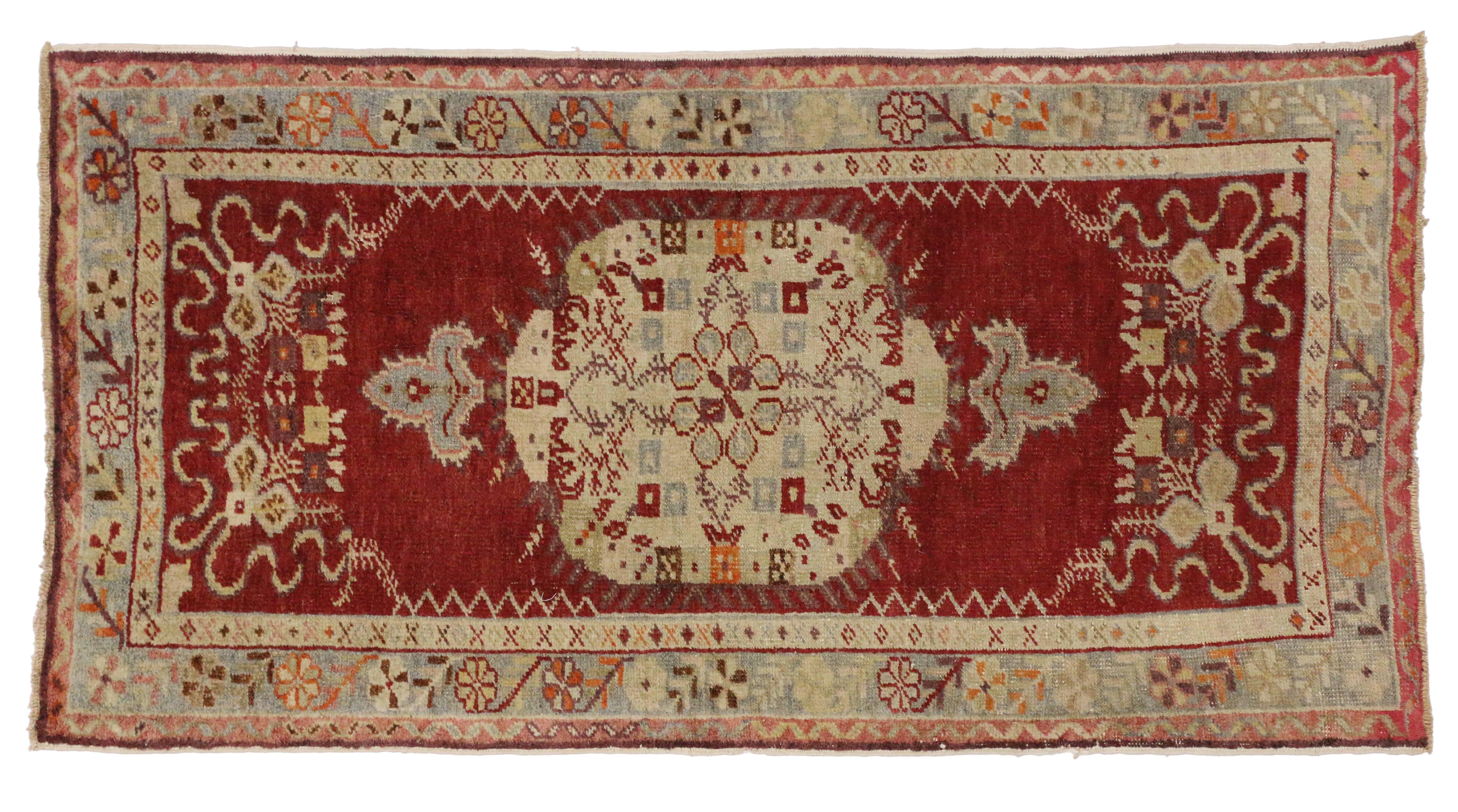 Alfombra de acento Oushak turca vintage de estilo jacobino en Bueno estado para la venta en Dallas, TX