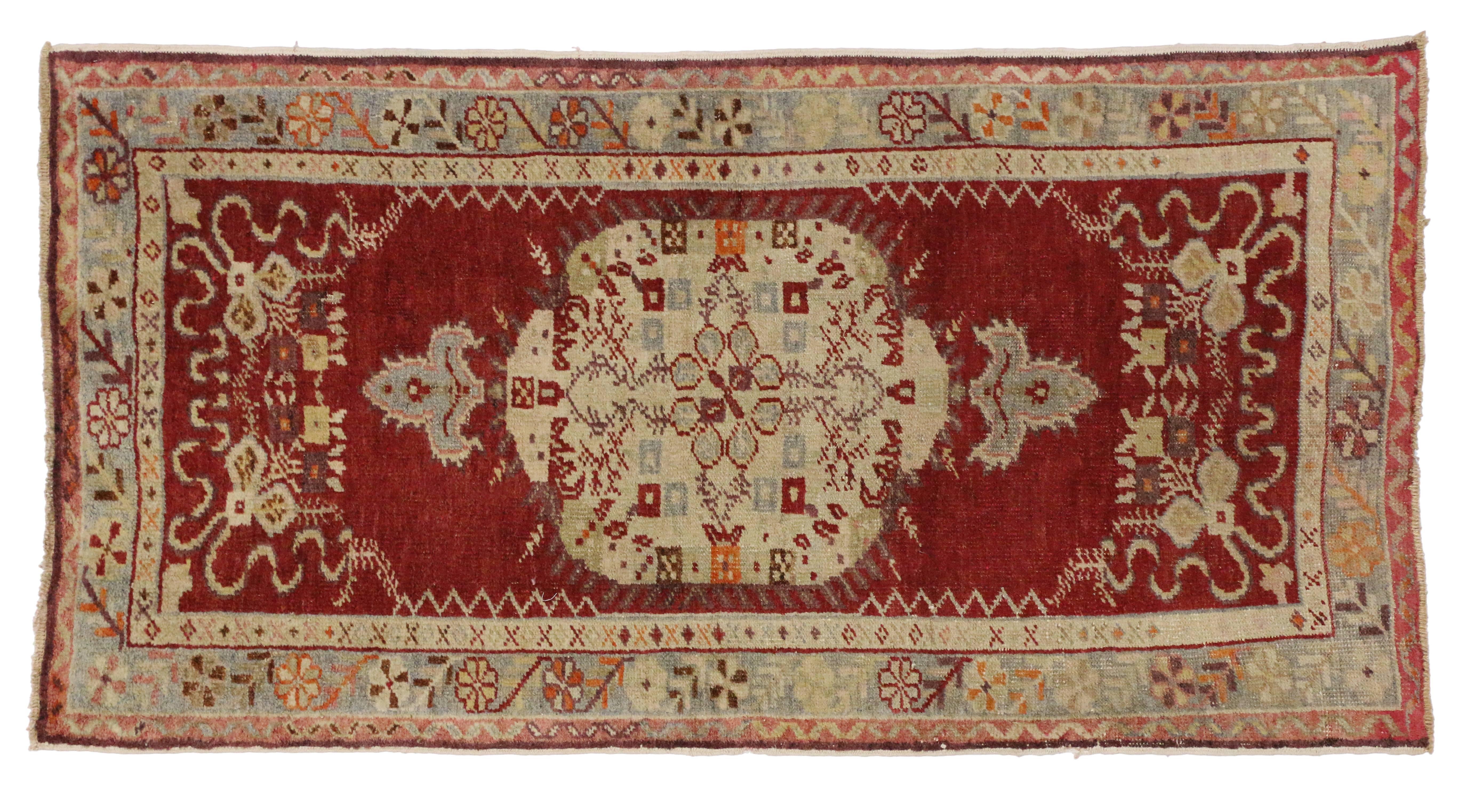 Tapis turc vintage d'appoint Oushak avec style jacobéen Bon état - En vente à Dallas, TX