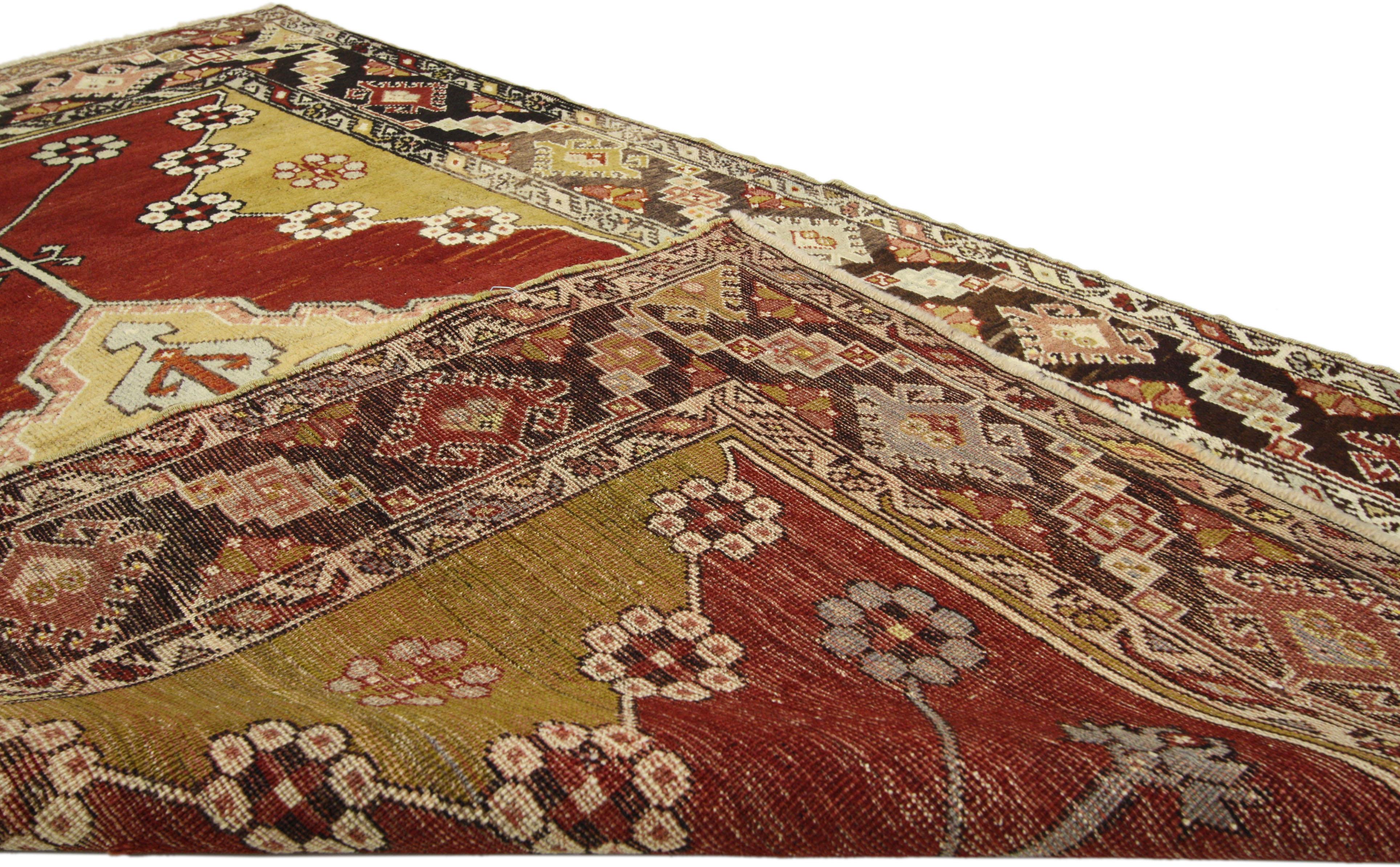 Vintage Turkish Oushak Accent Rug with Jacobean Style, Entry or Foyer Rug In Good Condition For Sale In Dallas, TX
