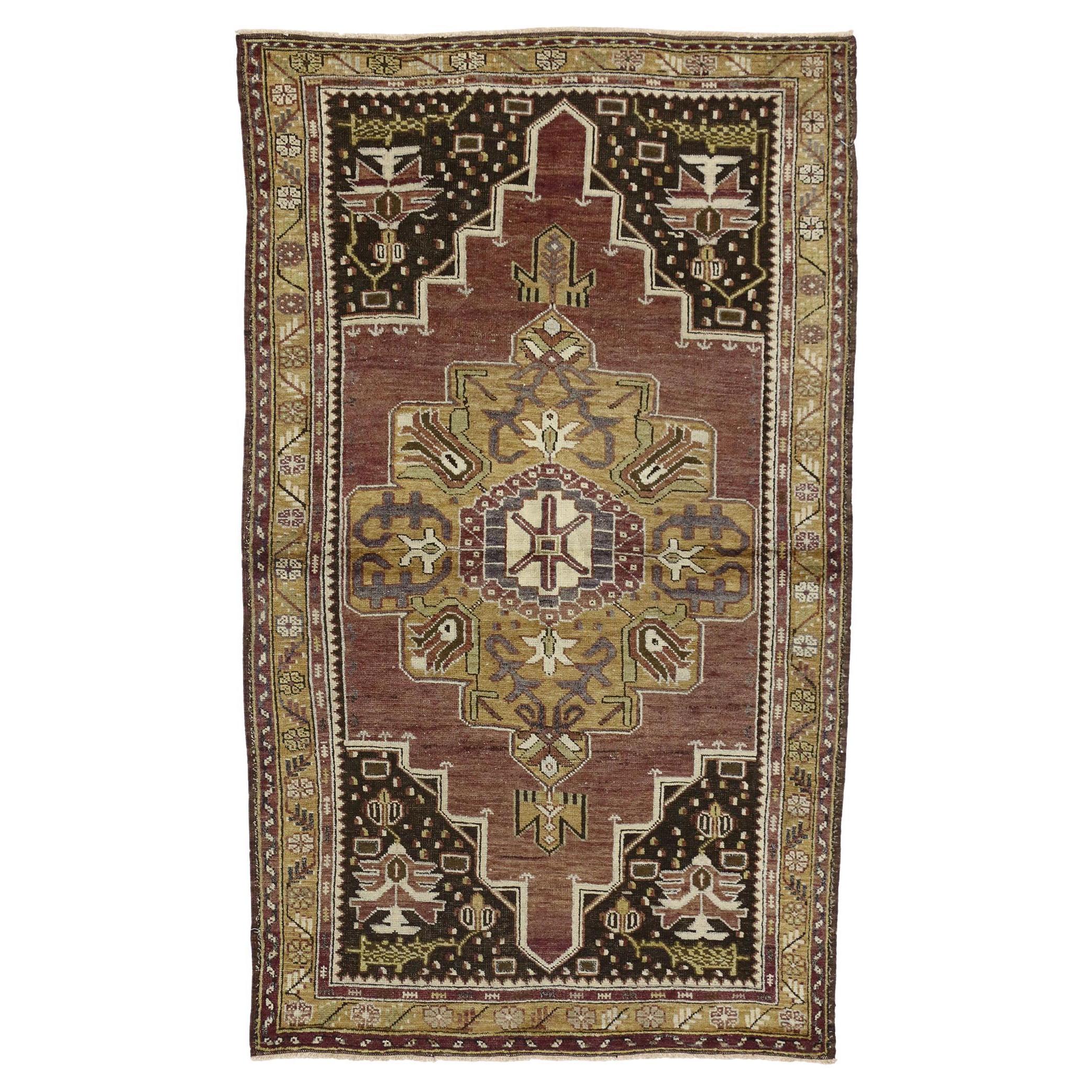 Türkischer Oushak-Akzent-Teppich mit Mid-Century-Modern-Stil