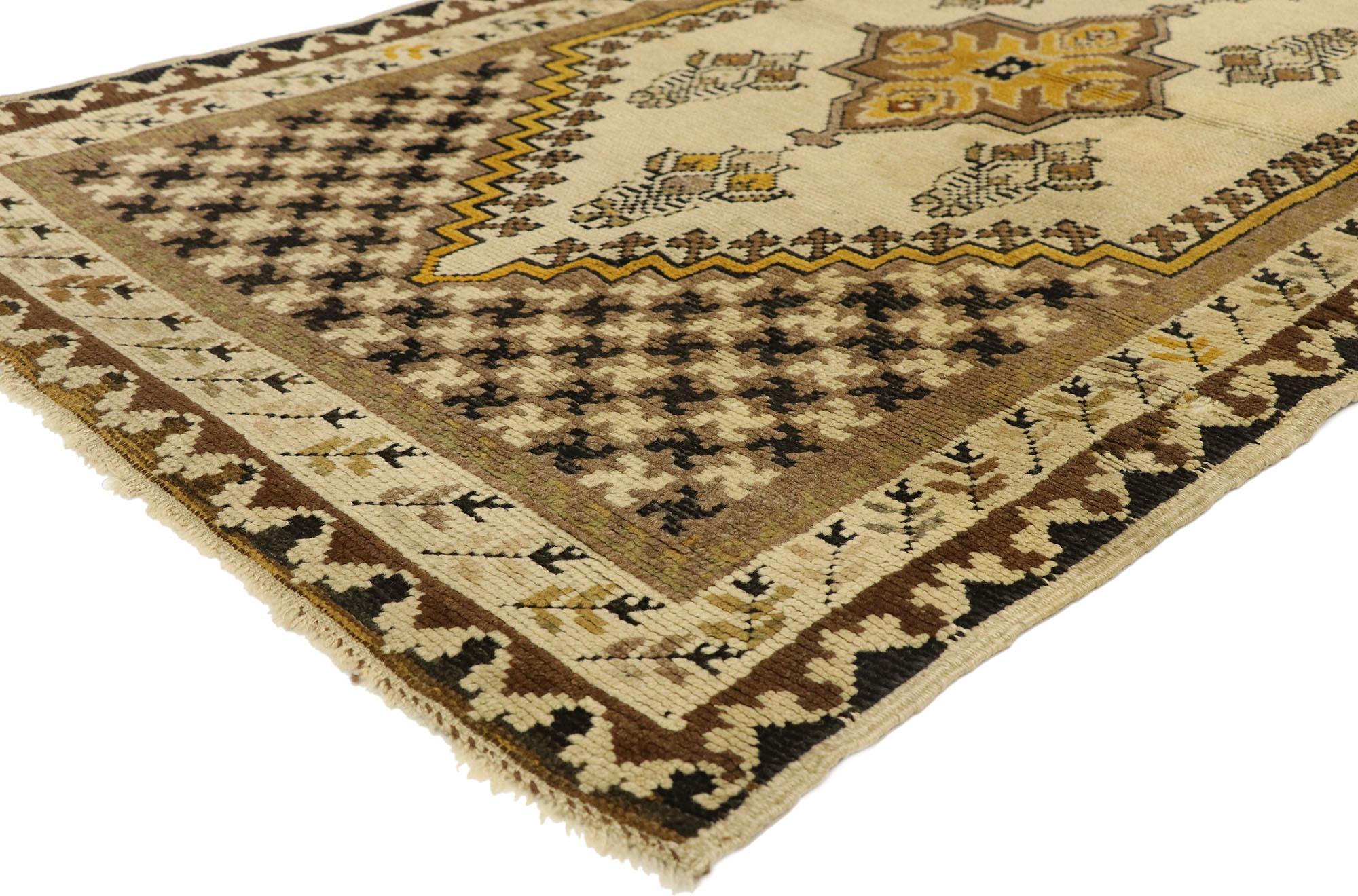 72261, vintage Turkish Oushak accent rug with modern Shaker style, entry or foyer rug 03'03 X 06'00. With its nostalgic charm and feminine Shaker style, this hand knotted wool vintage Turkish Oushak runner creates an inimitable warmth and calming