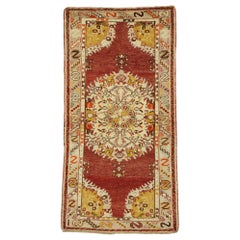 Tapis turc vintage d'appoint Oushak avec style rococo français rustique