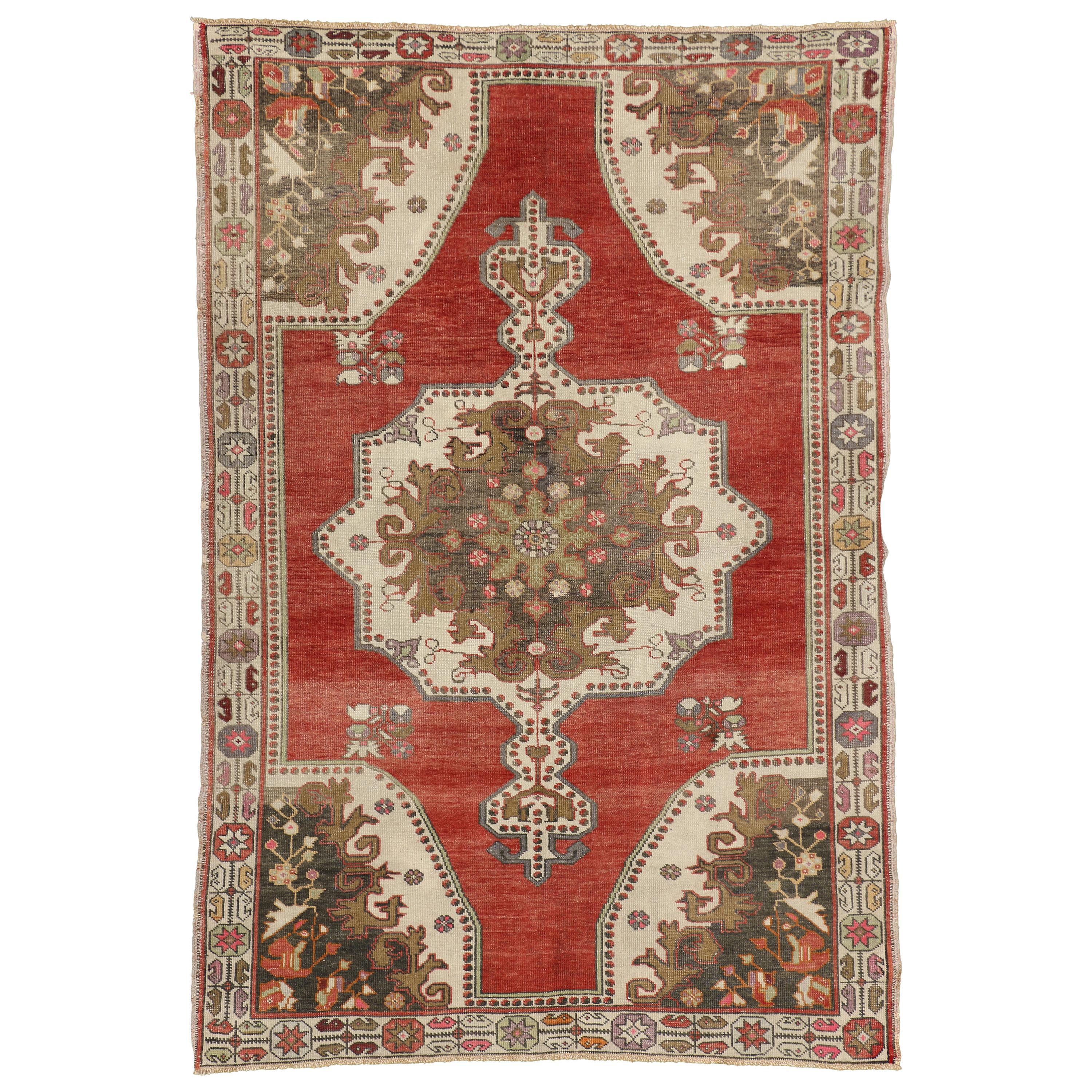 Tapis turc vintage d'appoint Oushak avec style Tudor rustique