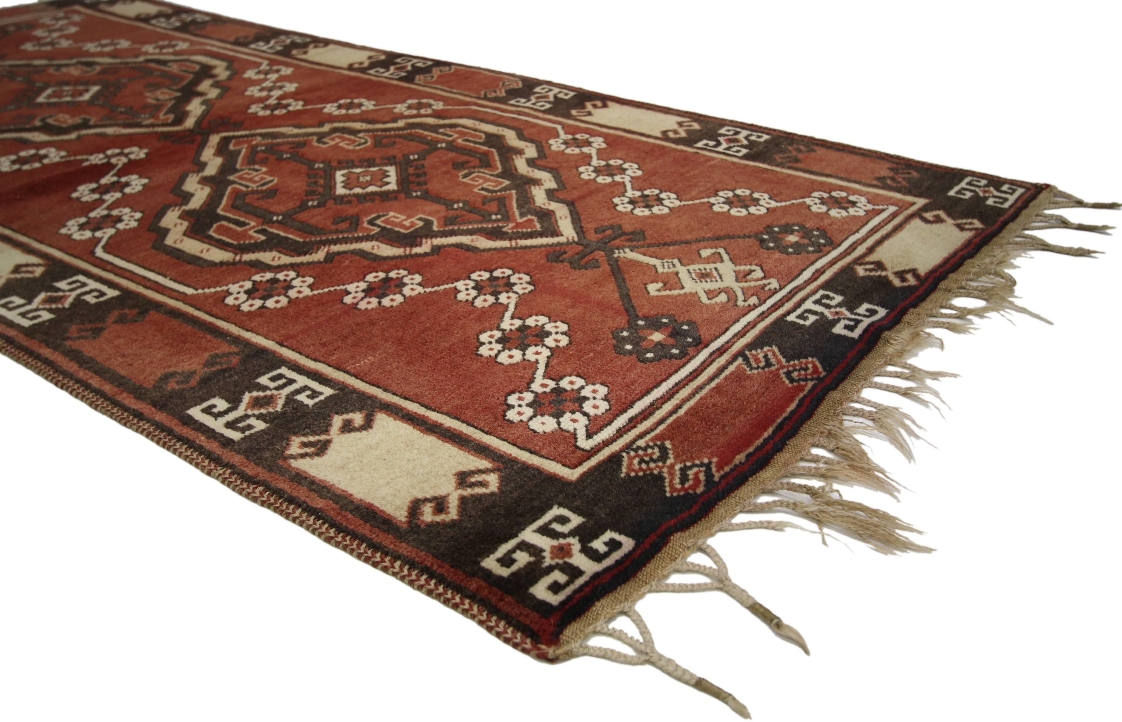 20ième siècle Tapis turc vintage d'appoint Oushak avec motif tribal en vente