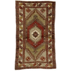 Tapis turc Oushak des années 1950 avec style tribal