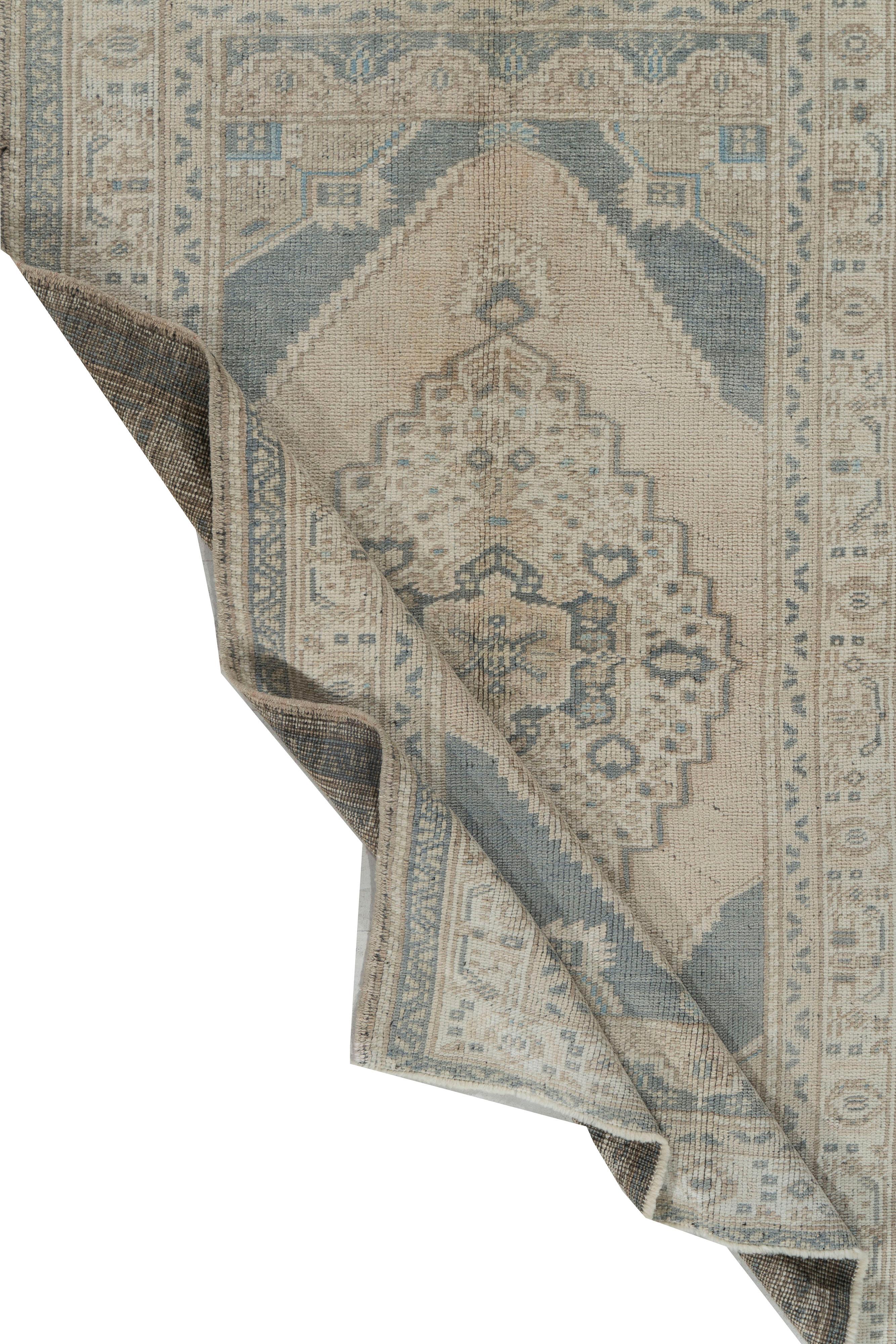 Alfombra turca vintage de lana marrón marfil anudada a mano Oushak Turco en venta
