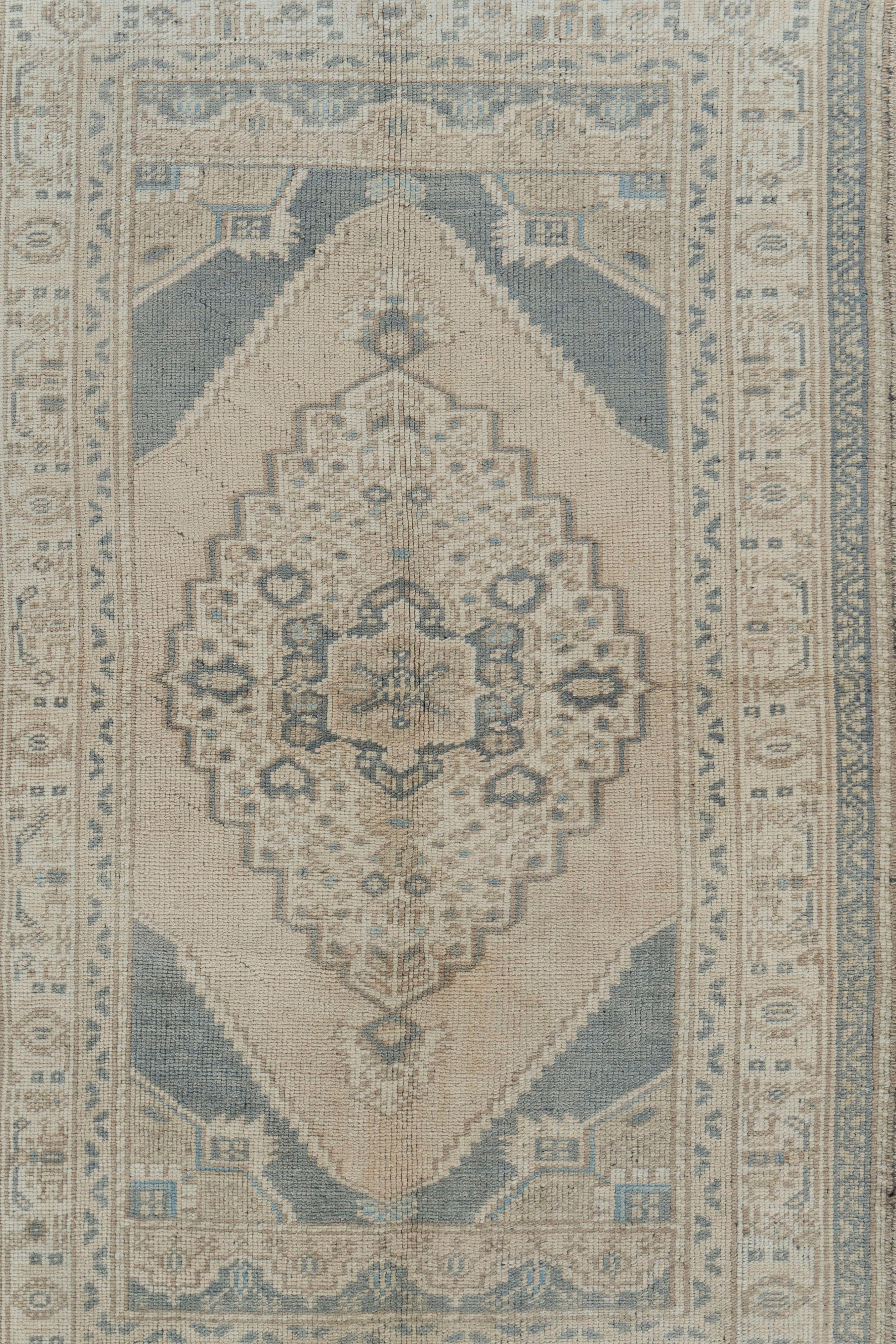 Alfombra turca vintage de lana marrón marfil anudada a mano Oushak Tejido a mano en venta