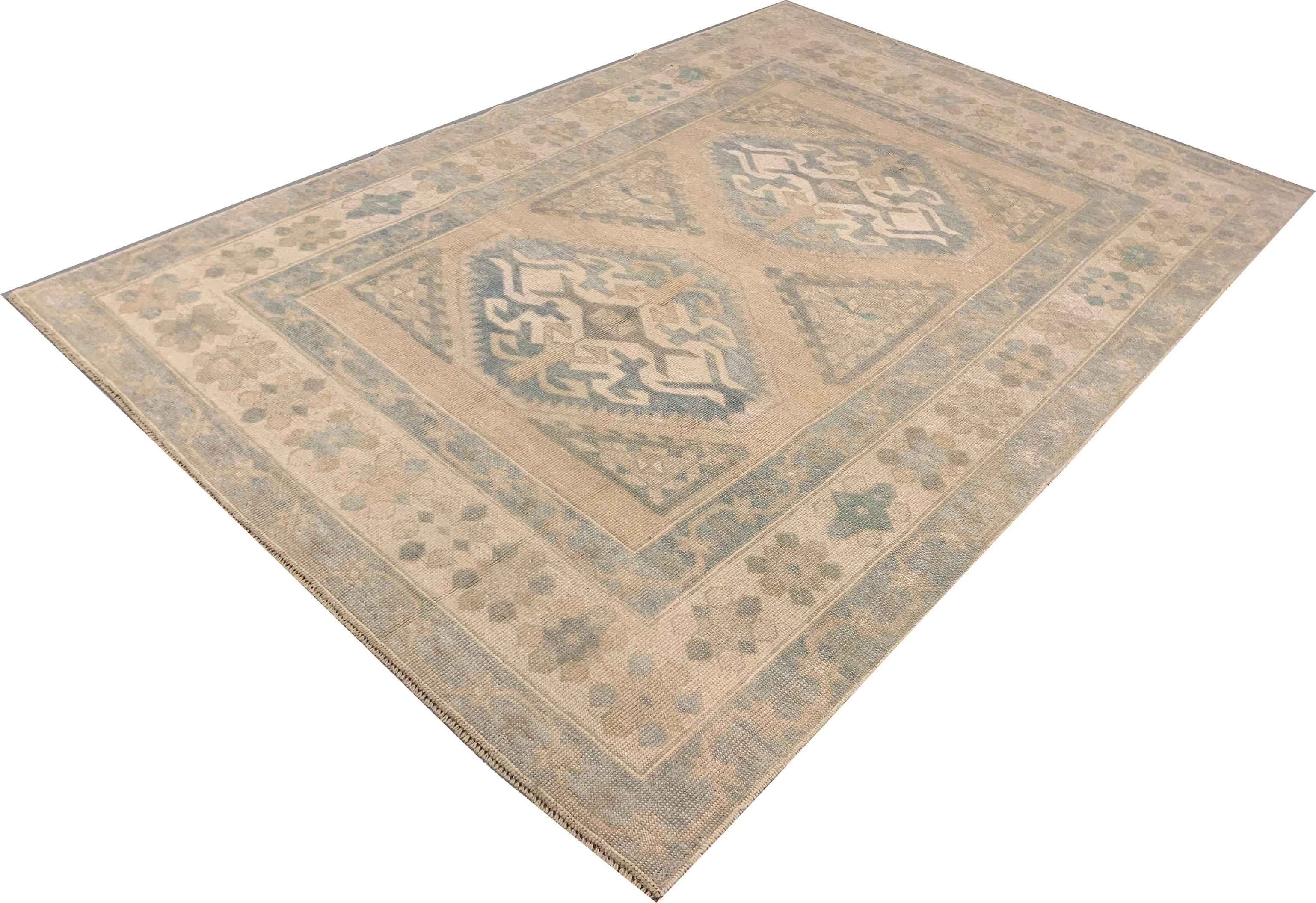 Vintage Turkish Oushak area rug, 4'6 x 6'5. Oushak's are known for their soft palettes combined with eccentric drawing. Oushak in western Turkey has the longest continuous rug weaving history, stretching back at least to the mid-fifteenth century.