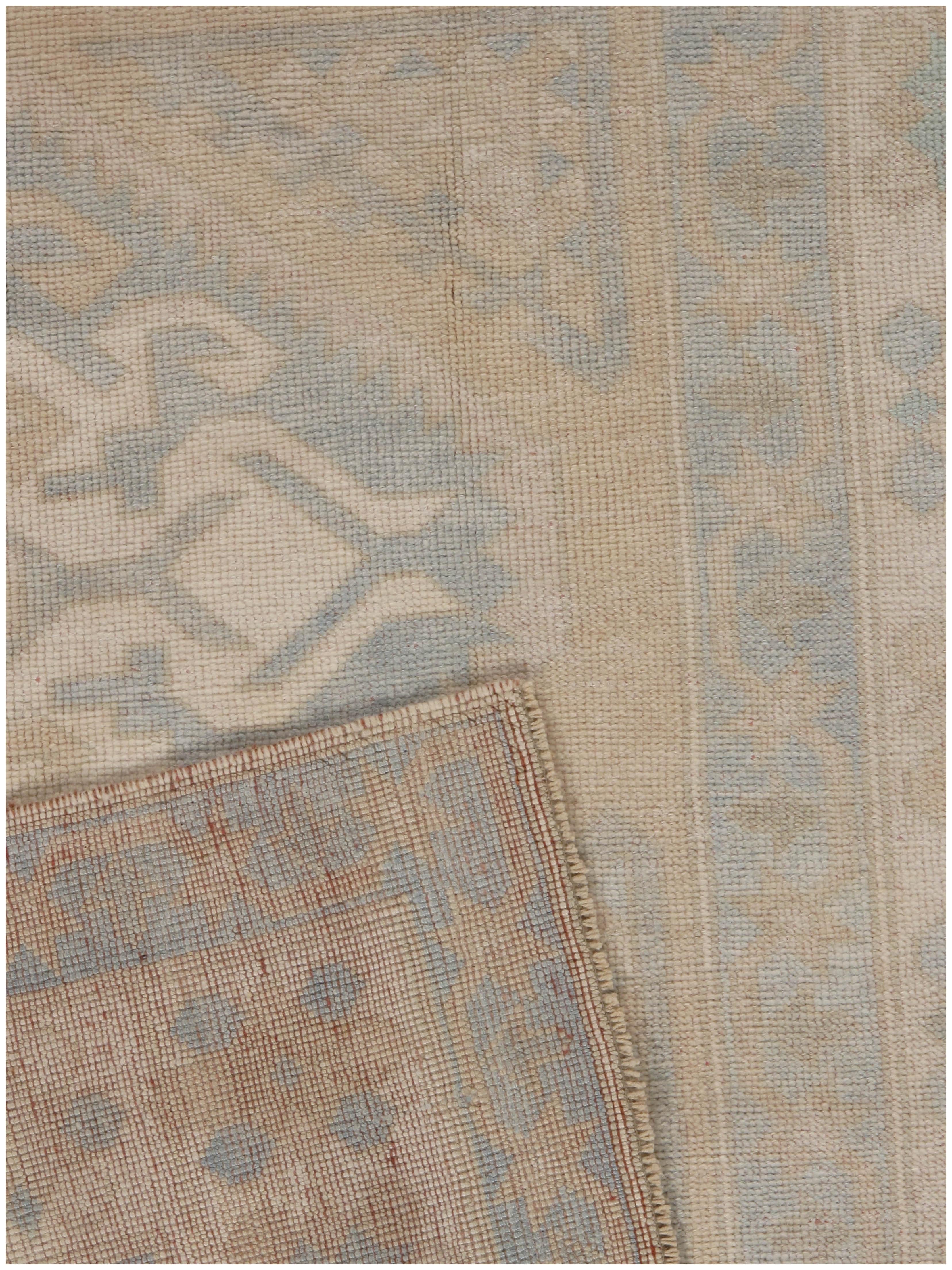 Türkischer Oushak-Teppich im Vintage-Look  4'6 x 6'5 (Handgewebt) im Angebot
