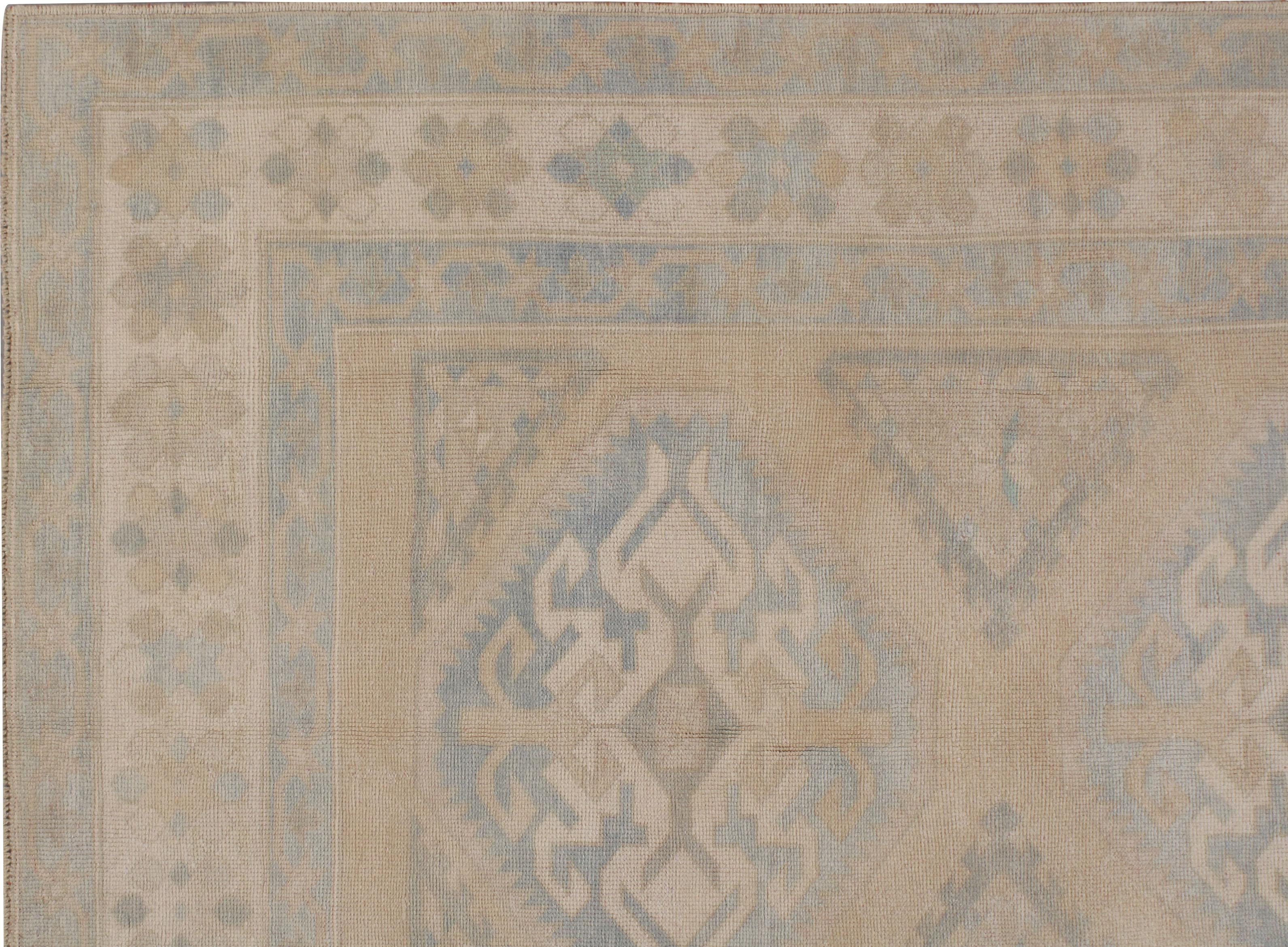 Türkischer Oushak-Teppich im Vintage-Look  4'6 x 6'5 (20. Jahrhundert) im Angebot